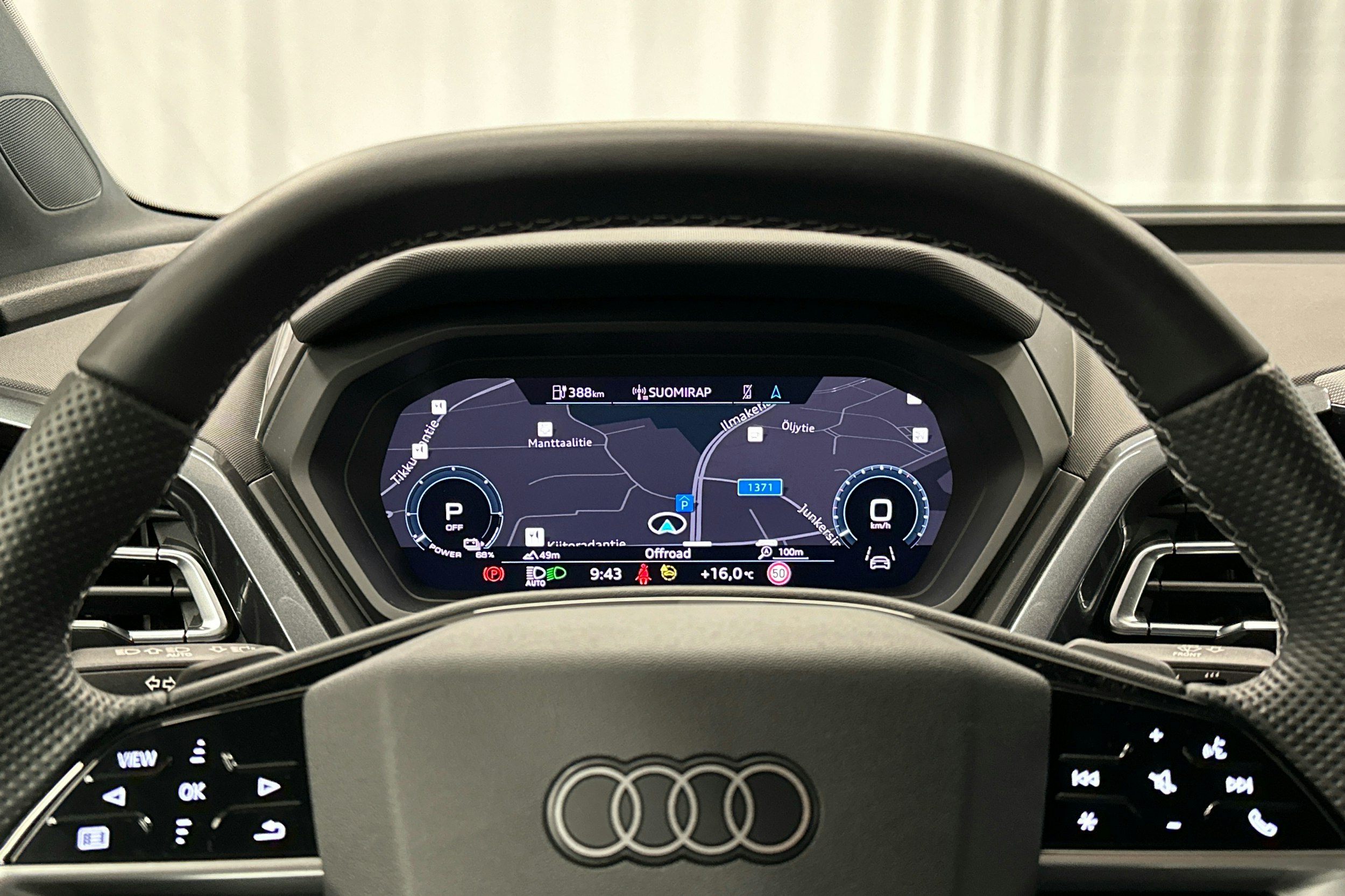 valkoinen Audi Q4 e-tron 2024 kuva 12.