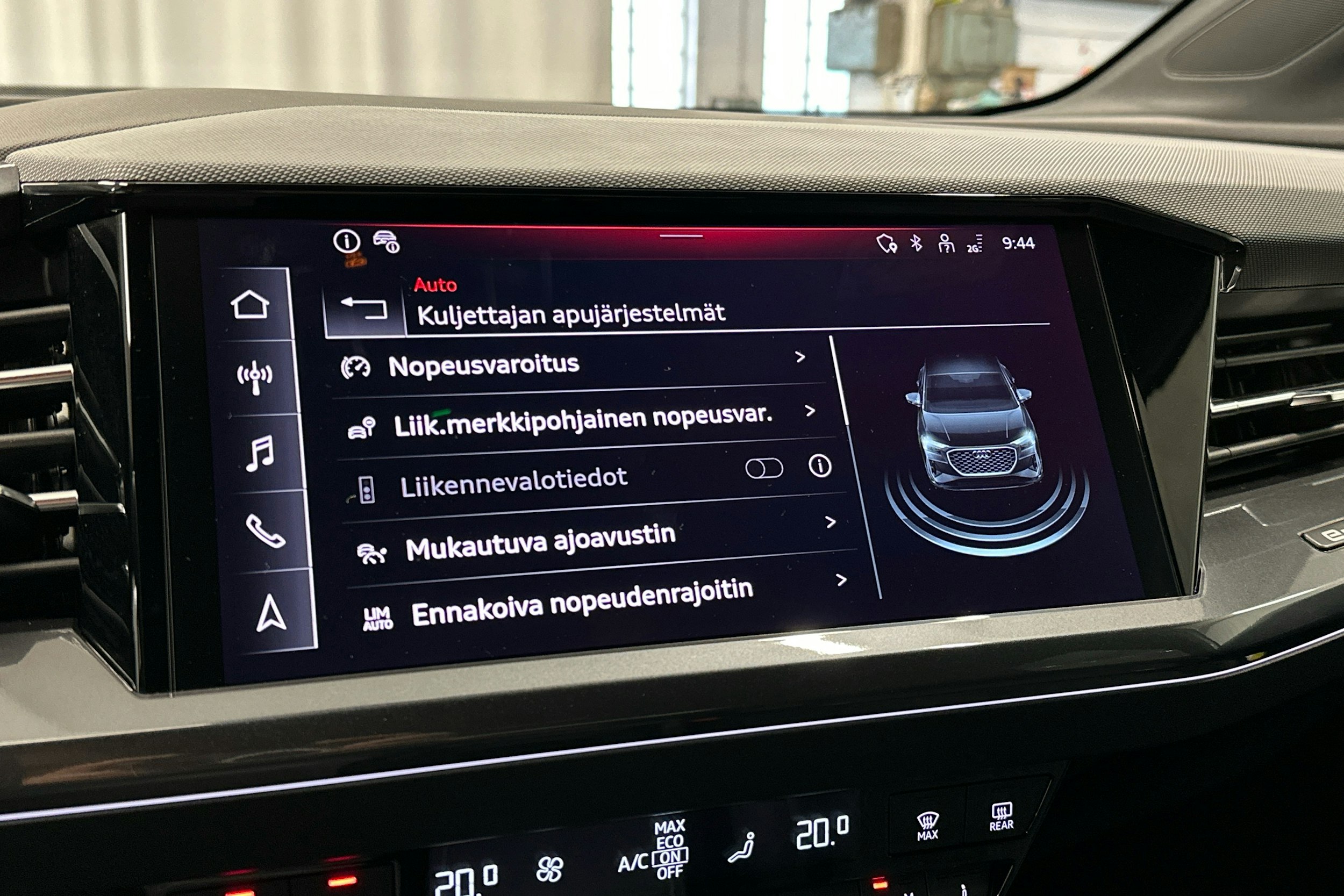 valkoinen Audi Q4 e-tron 2024 kuva 16.