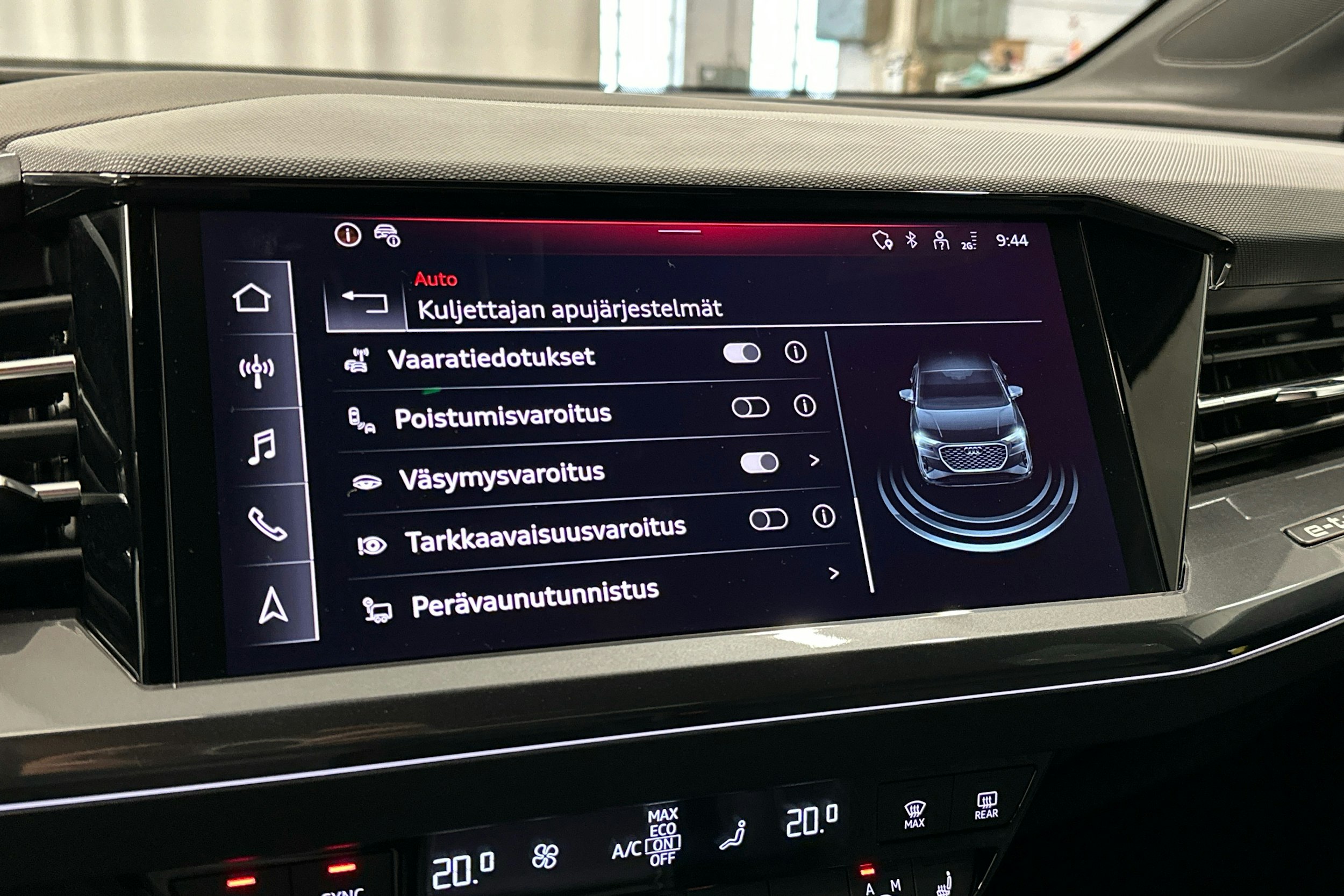 valkoinen Audi Q4 e-tron 2024 kuva 18.