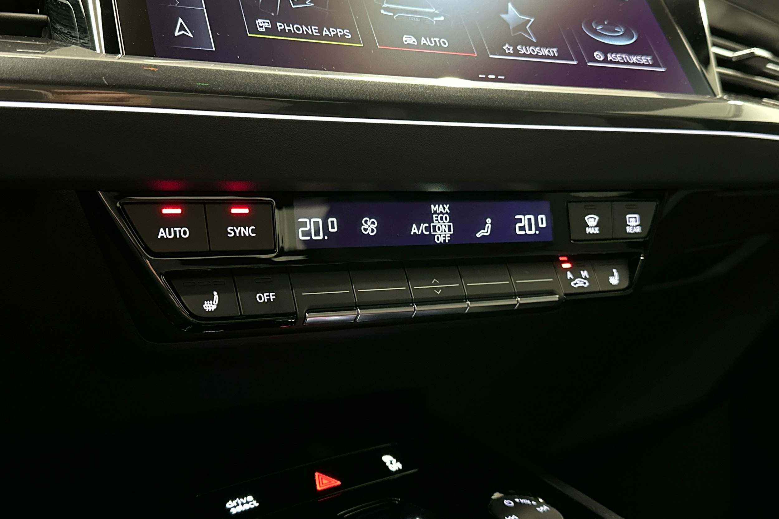 valkoinen Audi Q4 e-tron 2024 kuva 20.