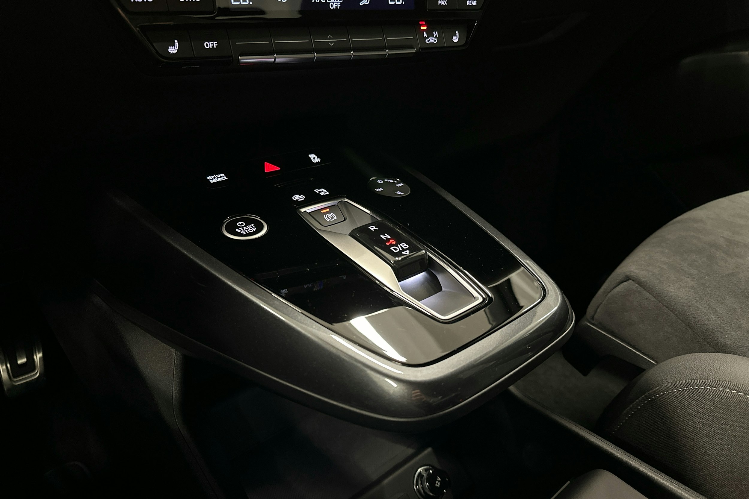 valkoinen Audi Q4 e-tron 2024 kuva 21.