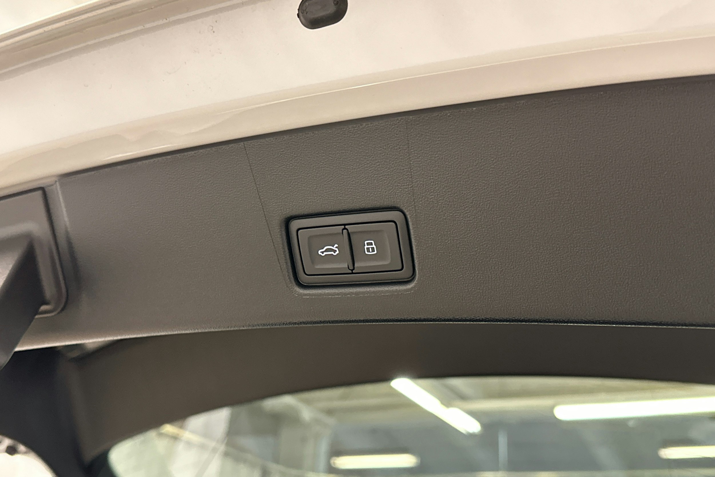 valkoinen Audi Q4 e-tron 2024 kuva 26.
