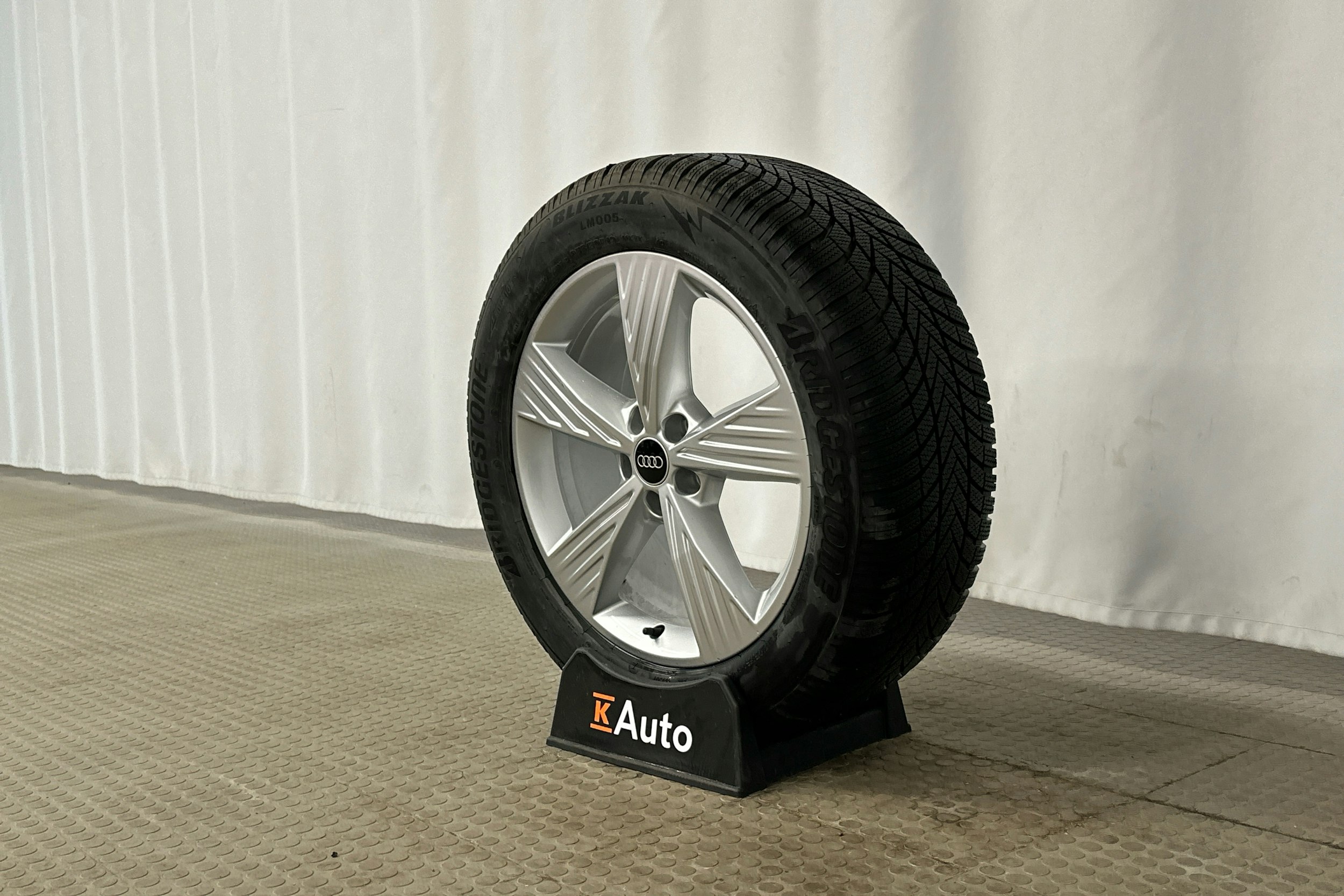 valkoinen Audi Q4 e-tron 2024 kuva 29.