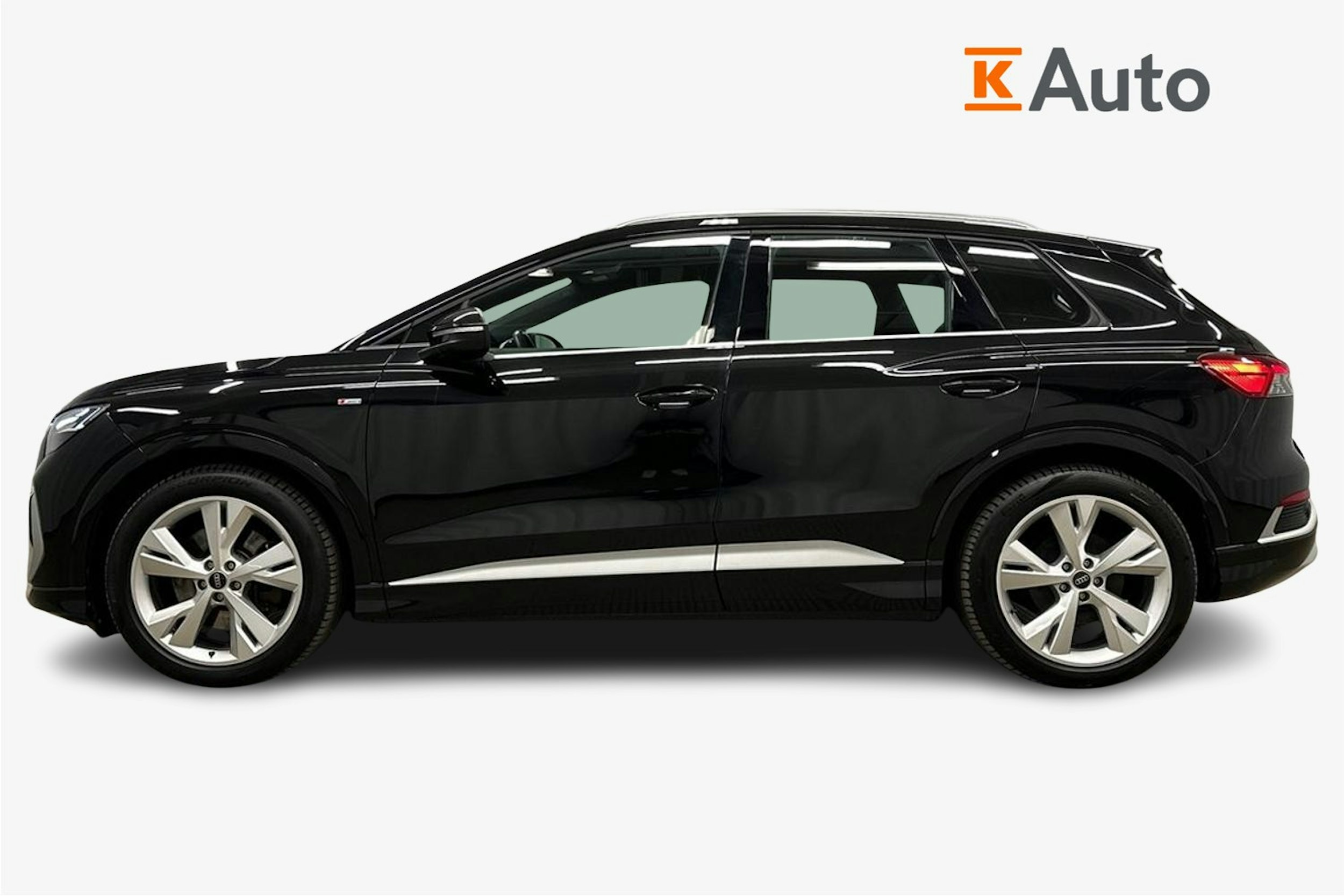 musta Audi Q4 e-tron 2024 kuva 5.