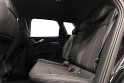 musta Audi Q4 e-tron 2024 kuva 8.
