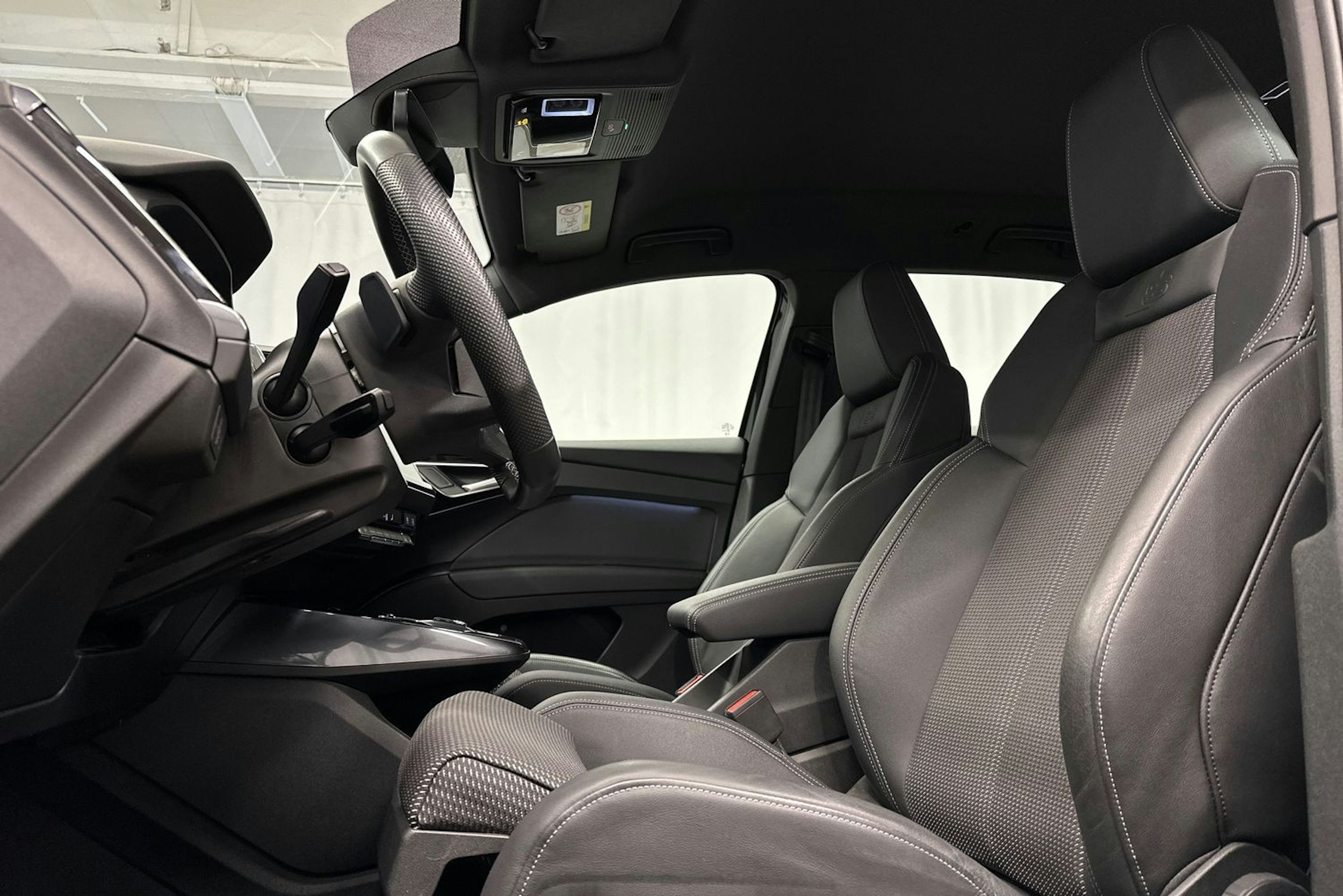 musta Audi Q4 e-tron 2024 kuva 9.