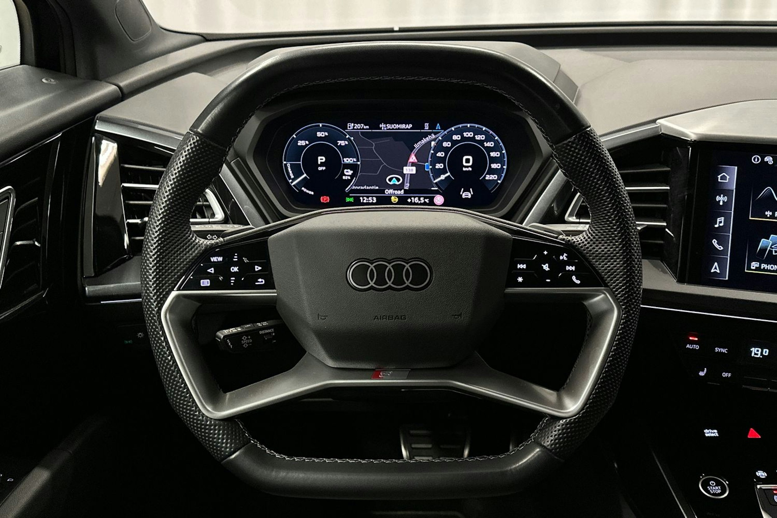 musta Audi Q4 e-tron 2024 kuva 11.