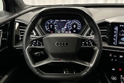 musta Audi Q4 e-tron 2024 kuva 11.