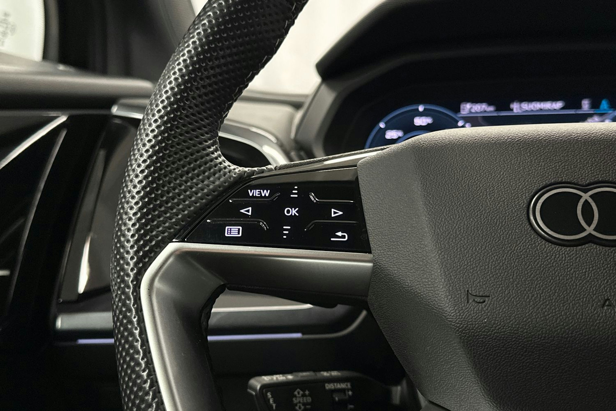 musta Audi Q4 e-tron 2024 kuva 12.