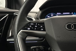 musta Audi Q4 e-tron 2024 kuva 12.
