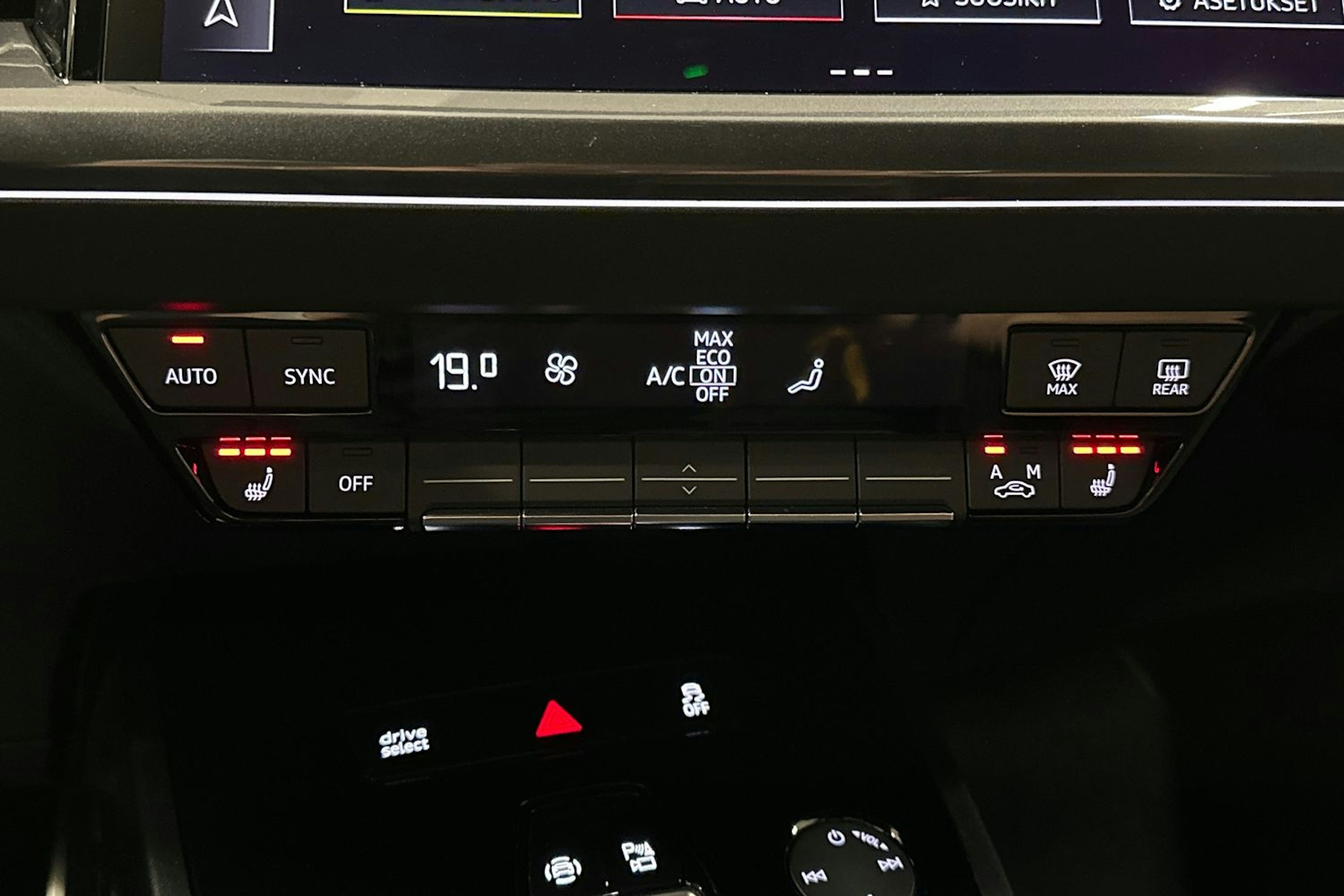musta Audi Q4 e-tron 2024 kuva 17.