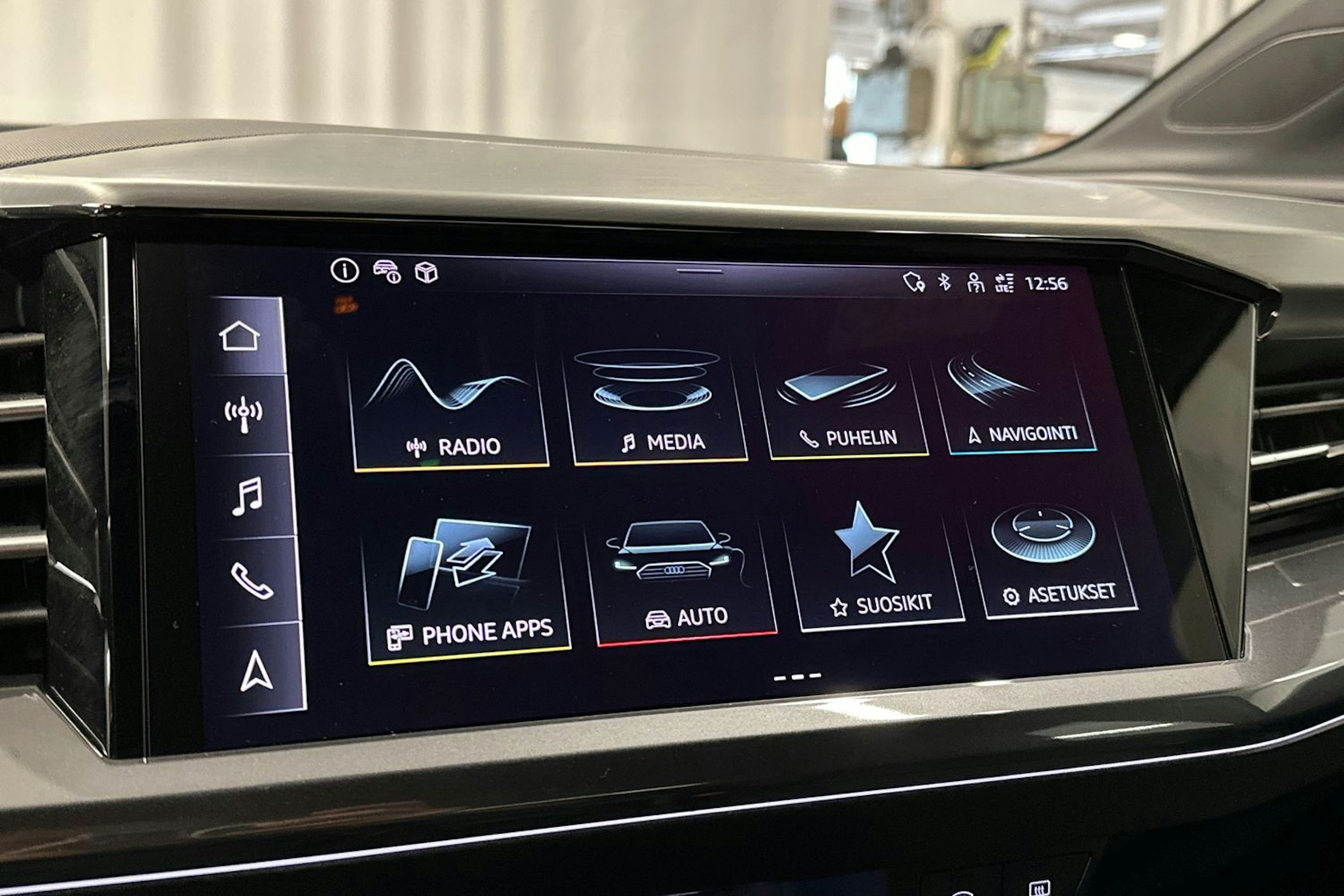 musta Audi Q4 e-tron 2024 kuva 21.