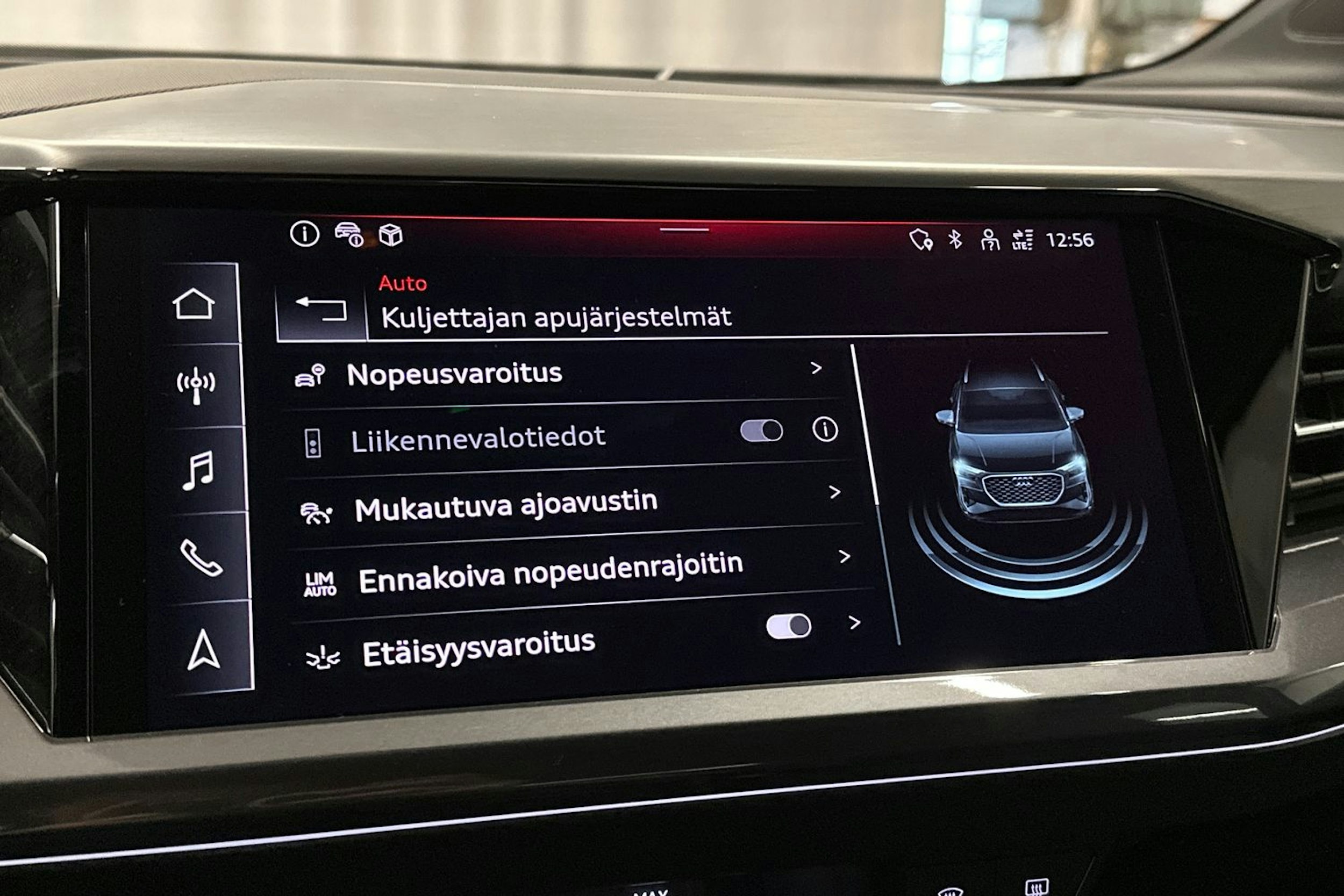 musta Audi Q4 e-tron 2024 kuva 23.