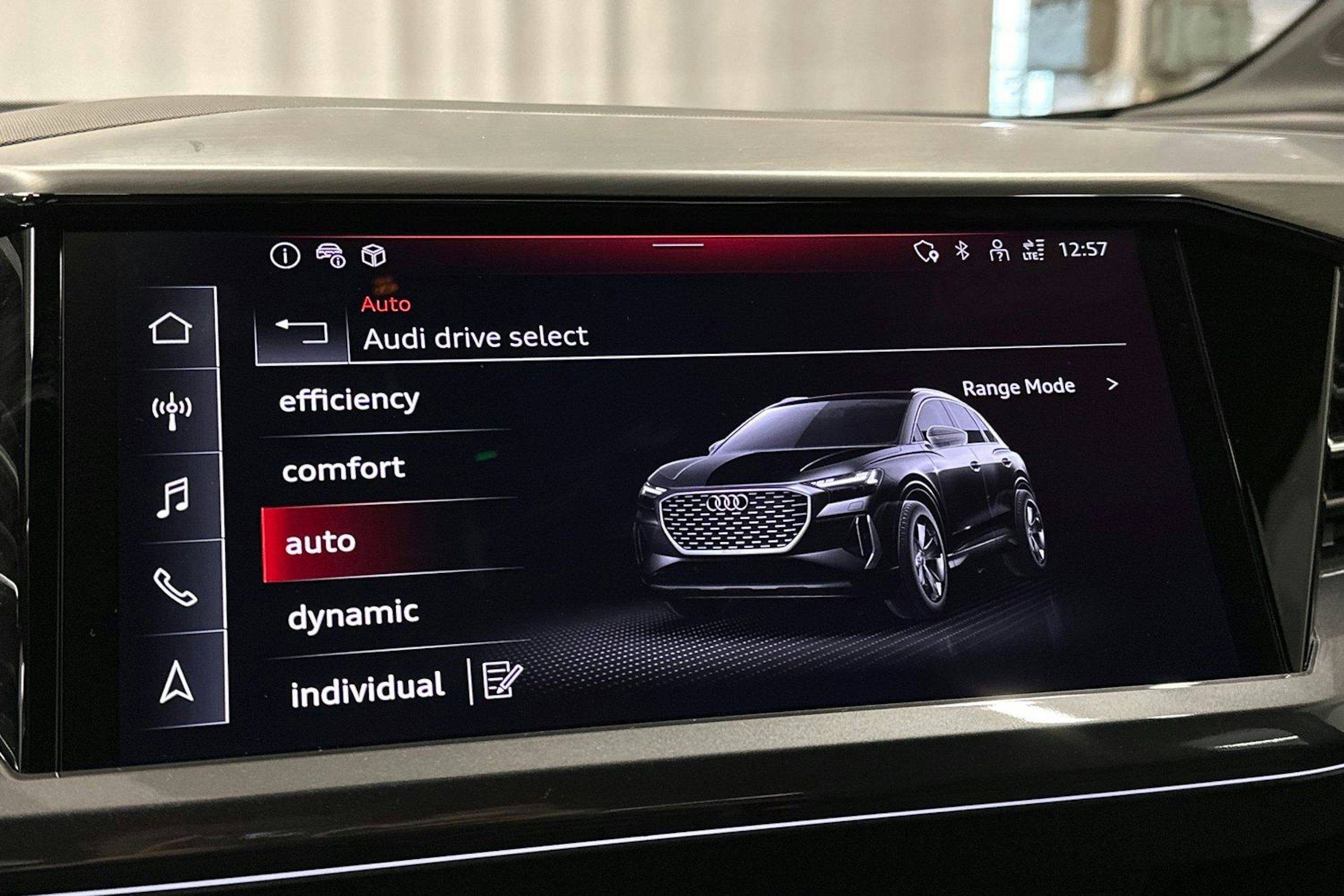 musta Audi Q4 e-tron 2024 kuva 26.