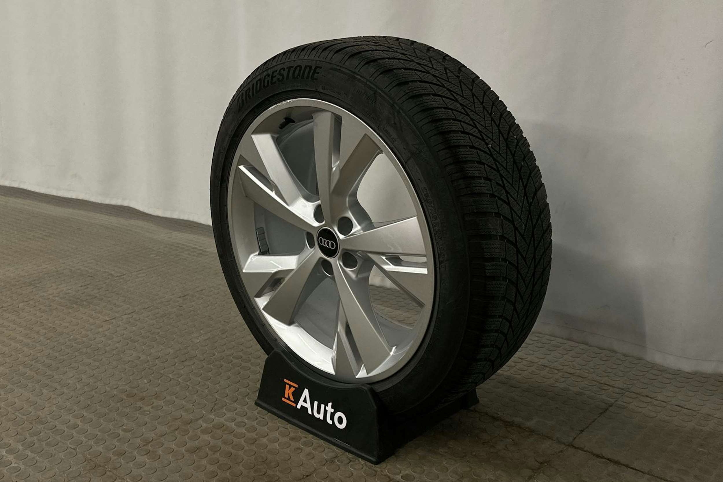 musta Audi Q4 e-tron 2024 kuva 28.