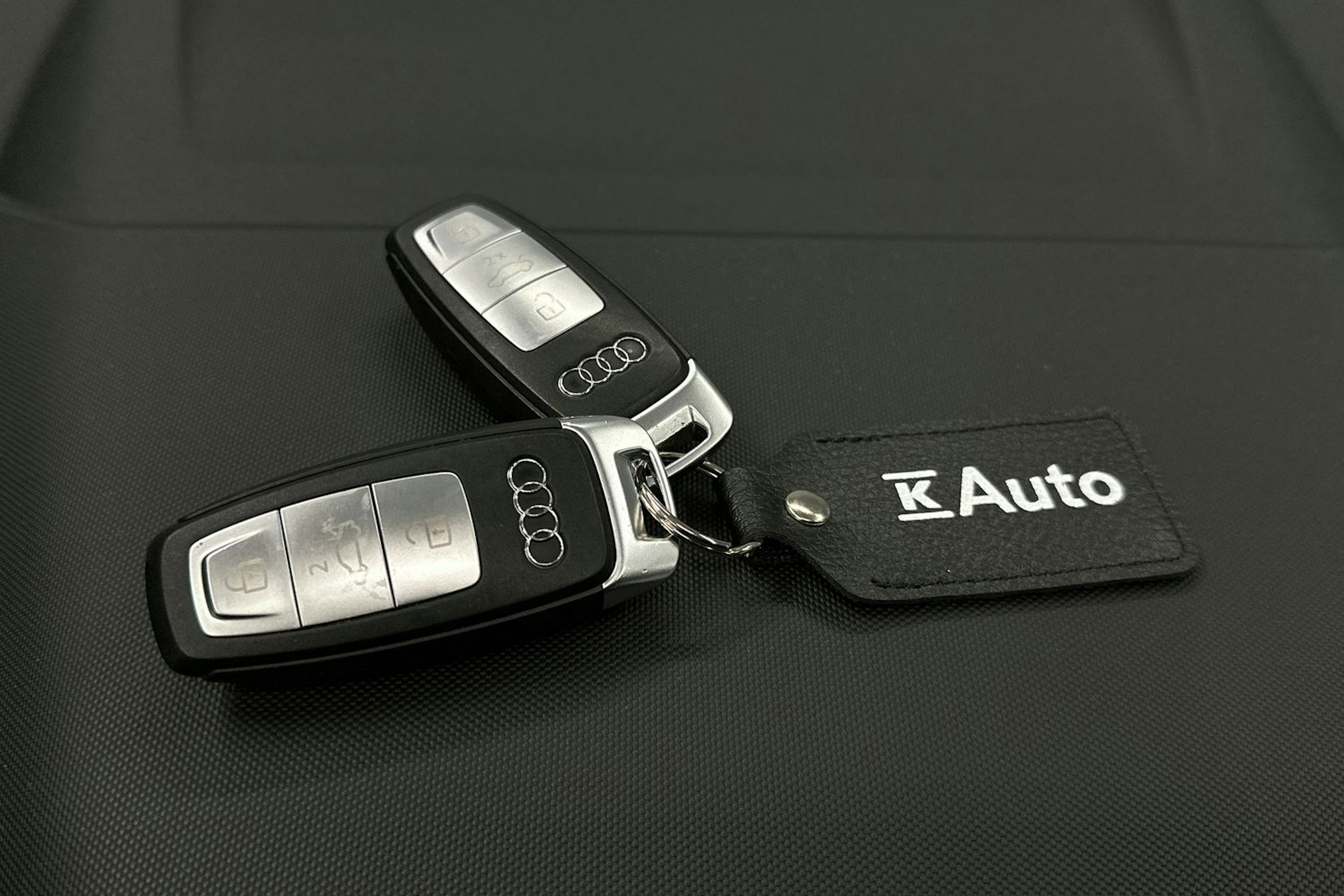 musta Audi Q4 e-tron 2024 kuva 30.