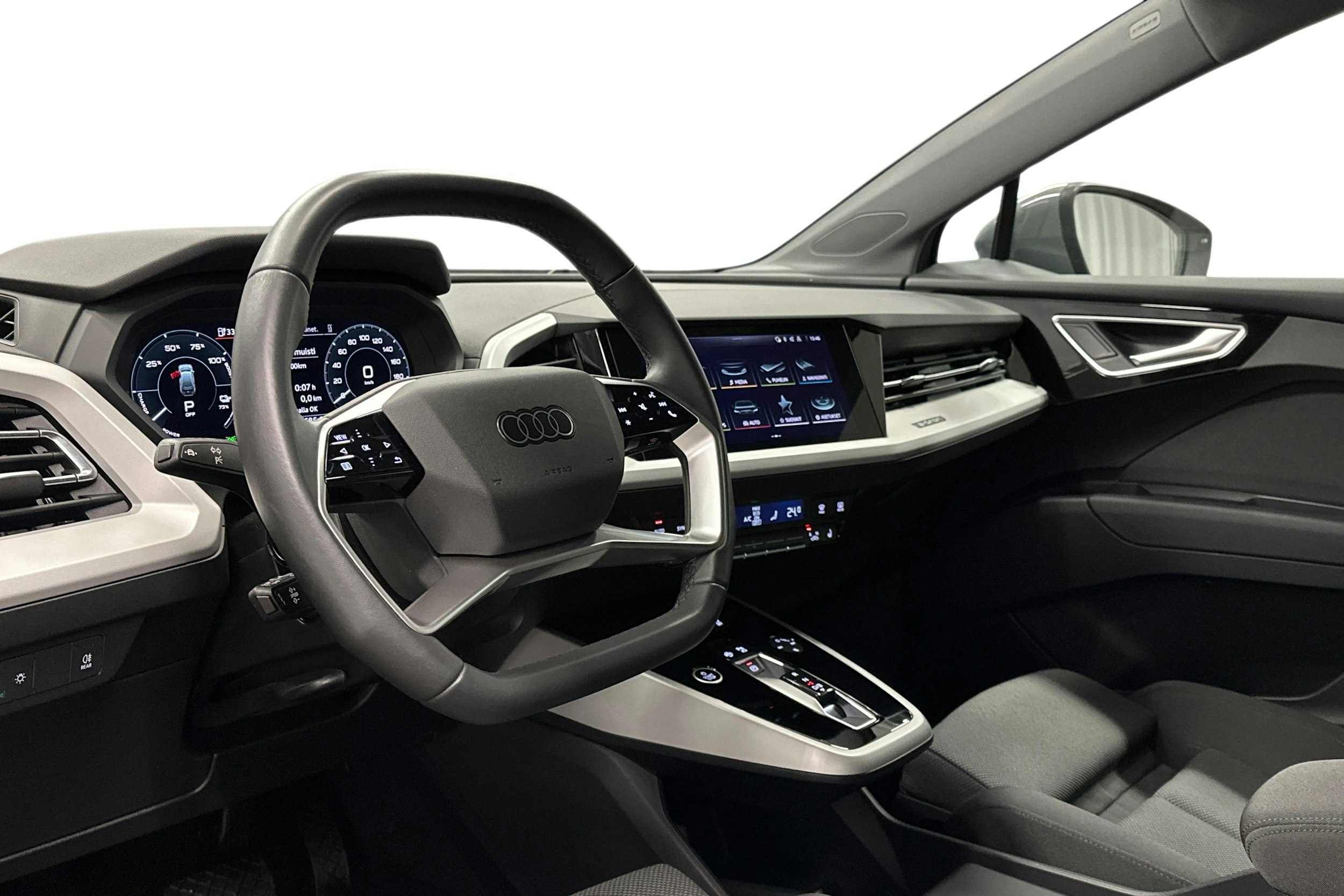 harmaa Audi Q4 e-tron 2024 kuva 6.