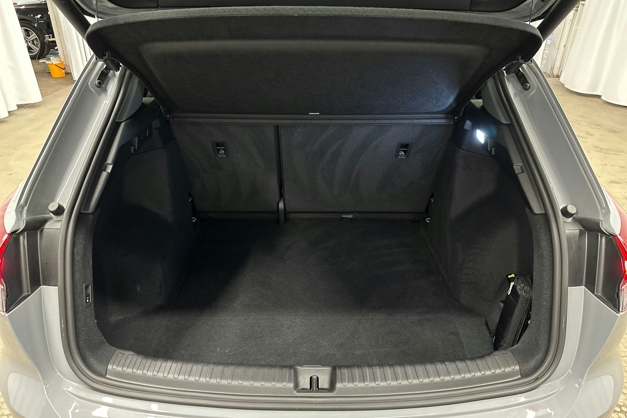 harmaa Audi Q4 e-tron 2024 kuva 11.