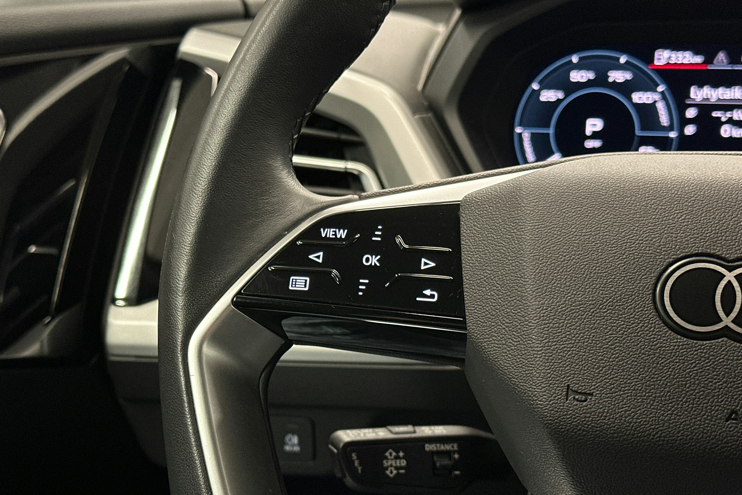 harmaa Audi Q4 e-tron 2024 kuva 17.