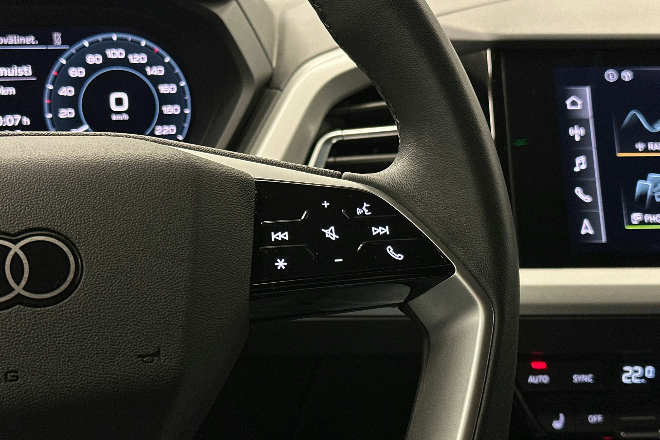 harmaa Audi Q4 e-tron 2024 kuva 18.