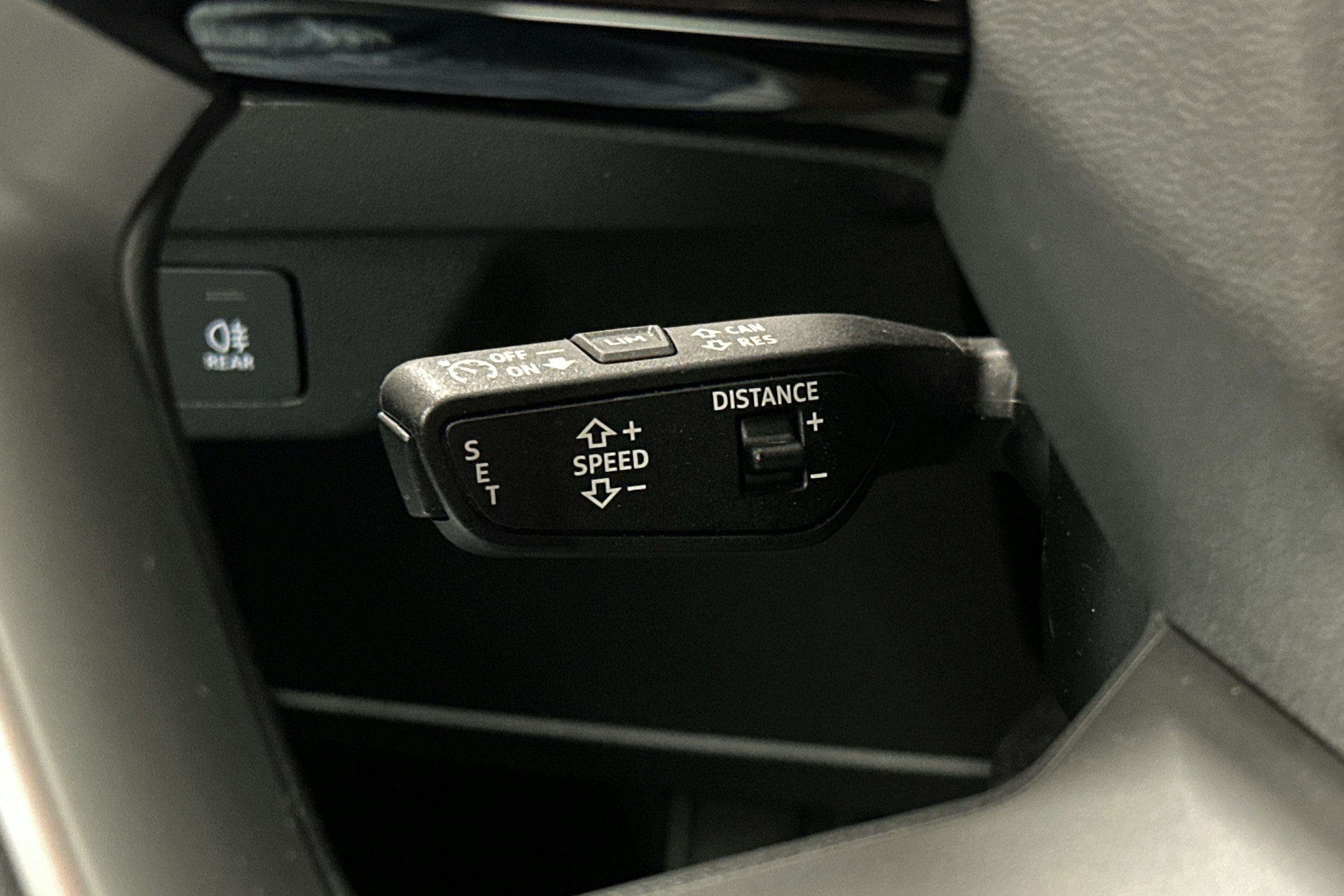 harmaa Audi Q4 e-tron 2024 kuva 19.