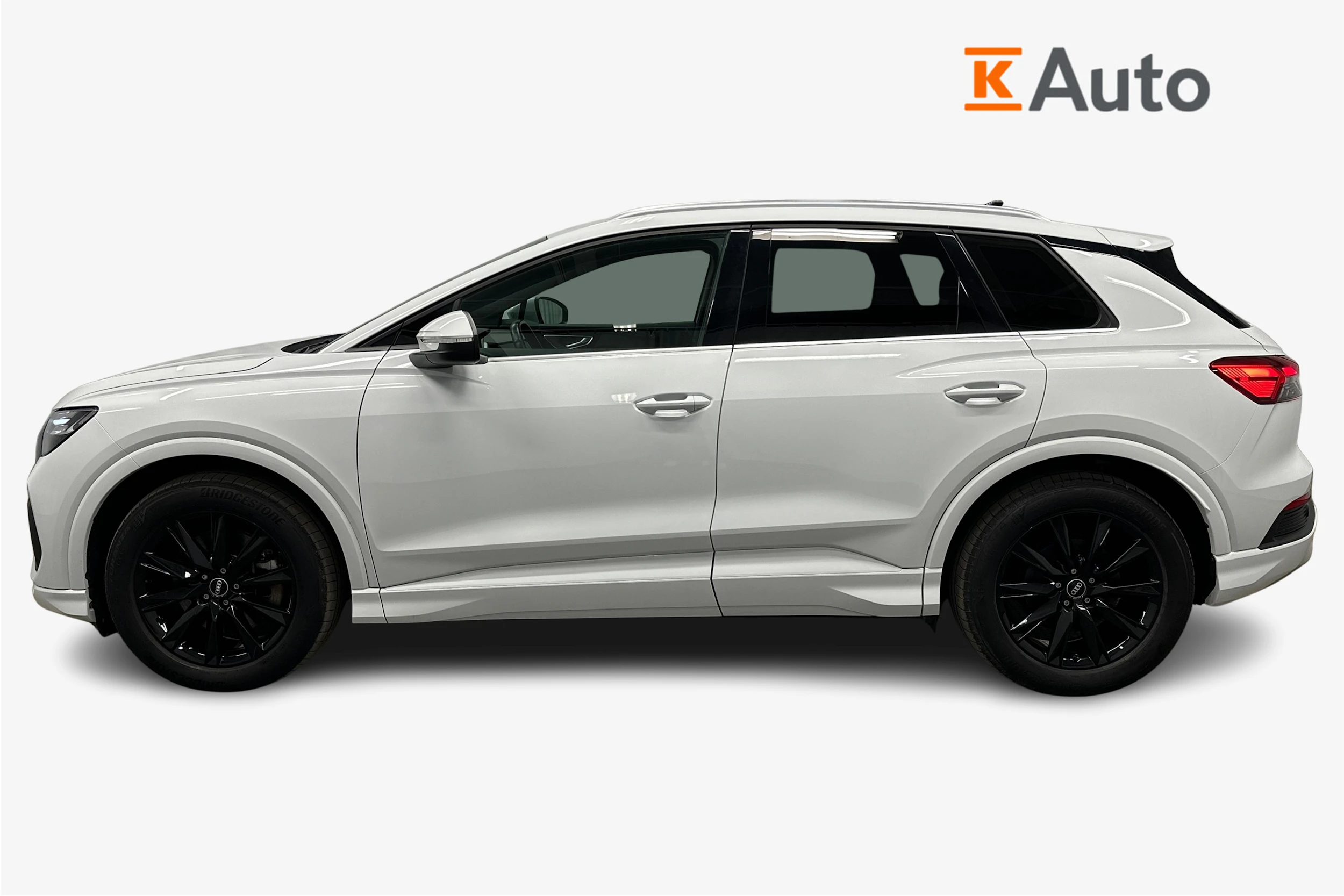 valkoinen Audi Q4 e-tron 2024 kuva 7.