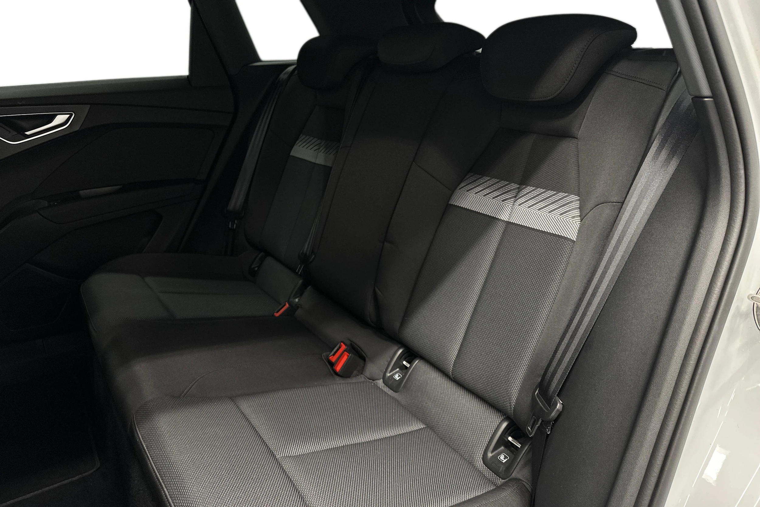 valkoinen Audi Q4 e-tron 2024 kuva 11.