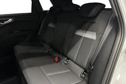 valkoinen Audi Q4 e-tron 2024 kuva 11.