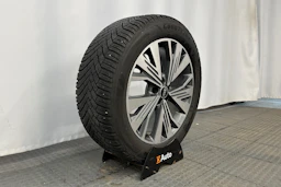 valkoinen Audi Q4 e-tron 2024 kuva 13.