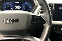 valkoinen Audi Q4 e-tron 2024 kuva 16.
