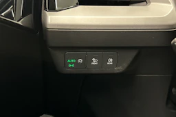 valkoinen Audi Q4 e-tron 2024 kuva 18.