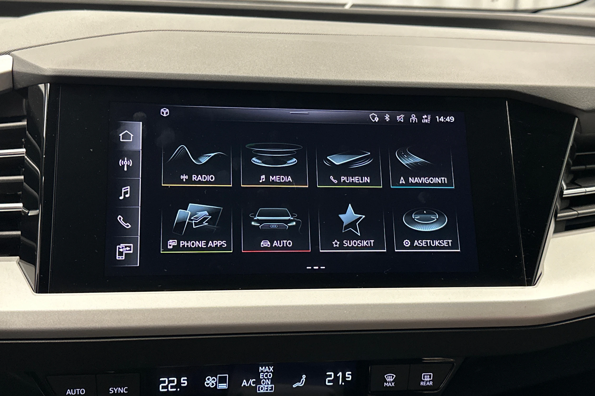 valkoinen Audi Q4 e-tron 2024 kuva 20.