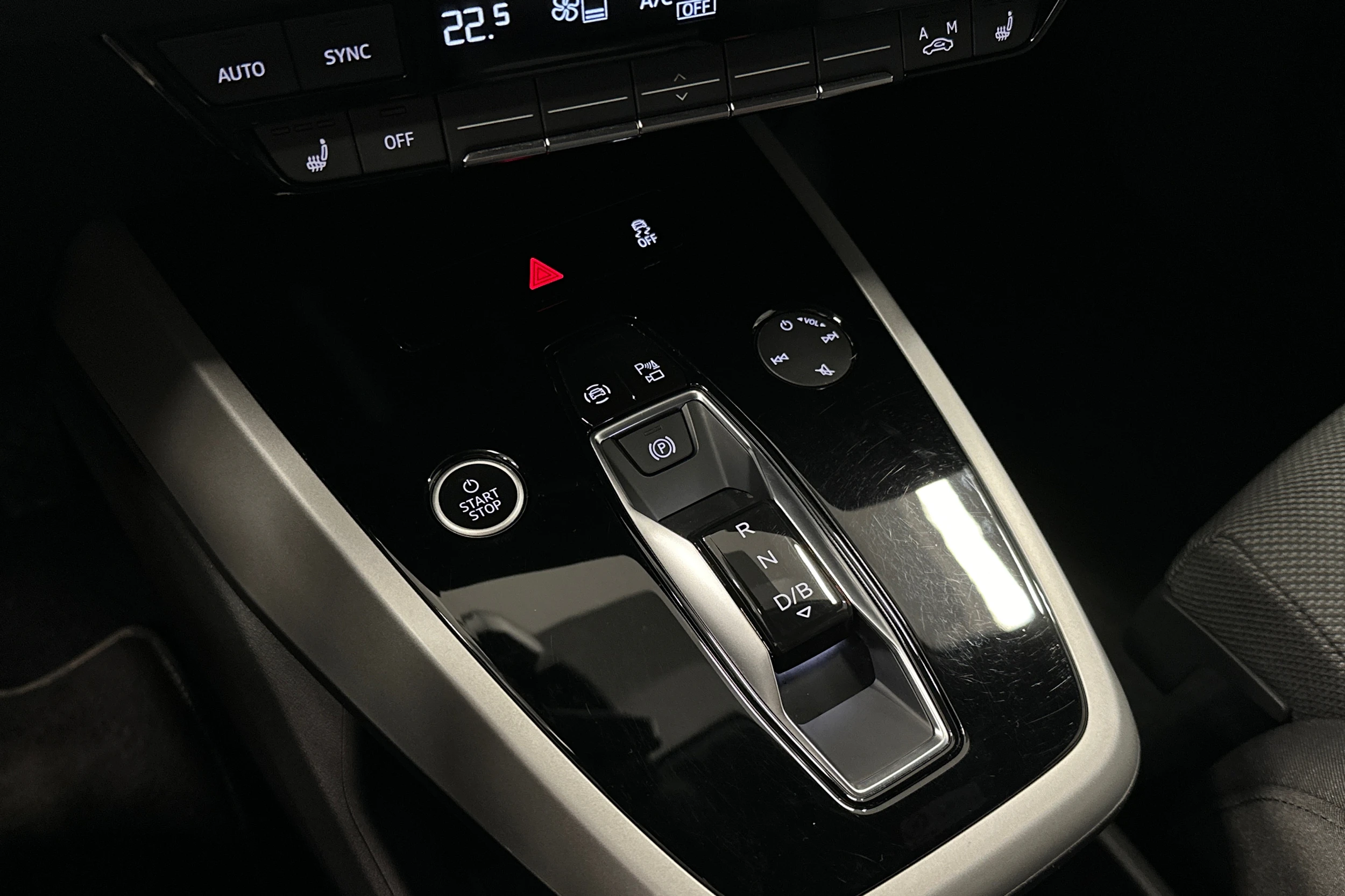 valkoinen Audi Q4 e-tron 2024 kuva 32.