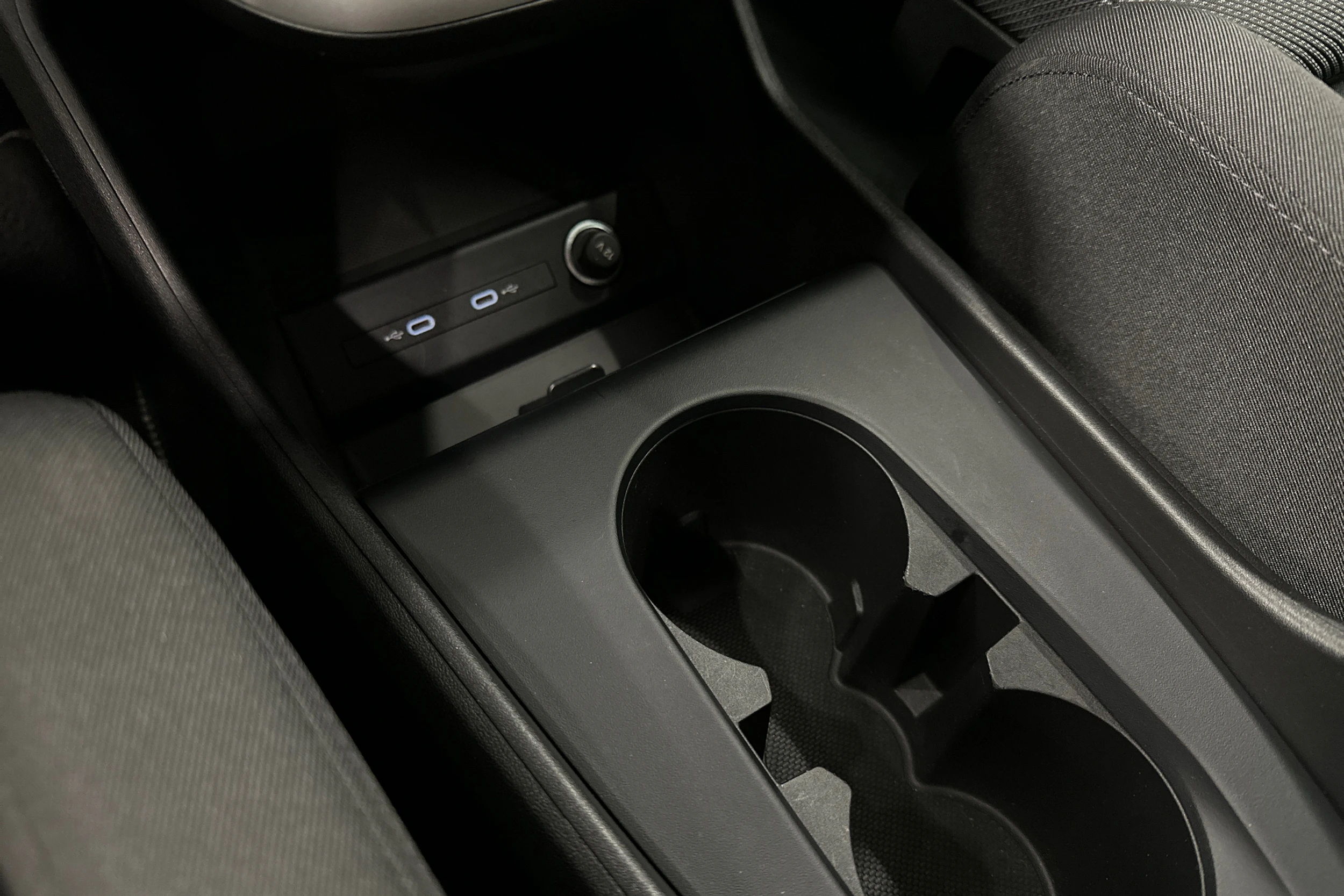 valkoinen Audi Q4 e-tron 2024 kuva 33.