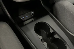 valkoinen Audi Q4 e-tron 2024 kuva 33.