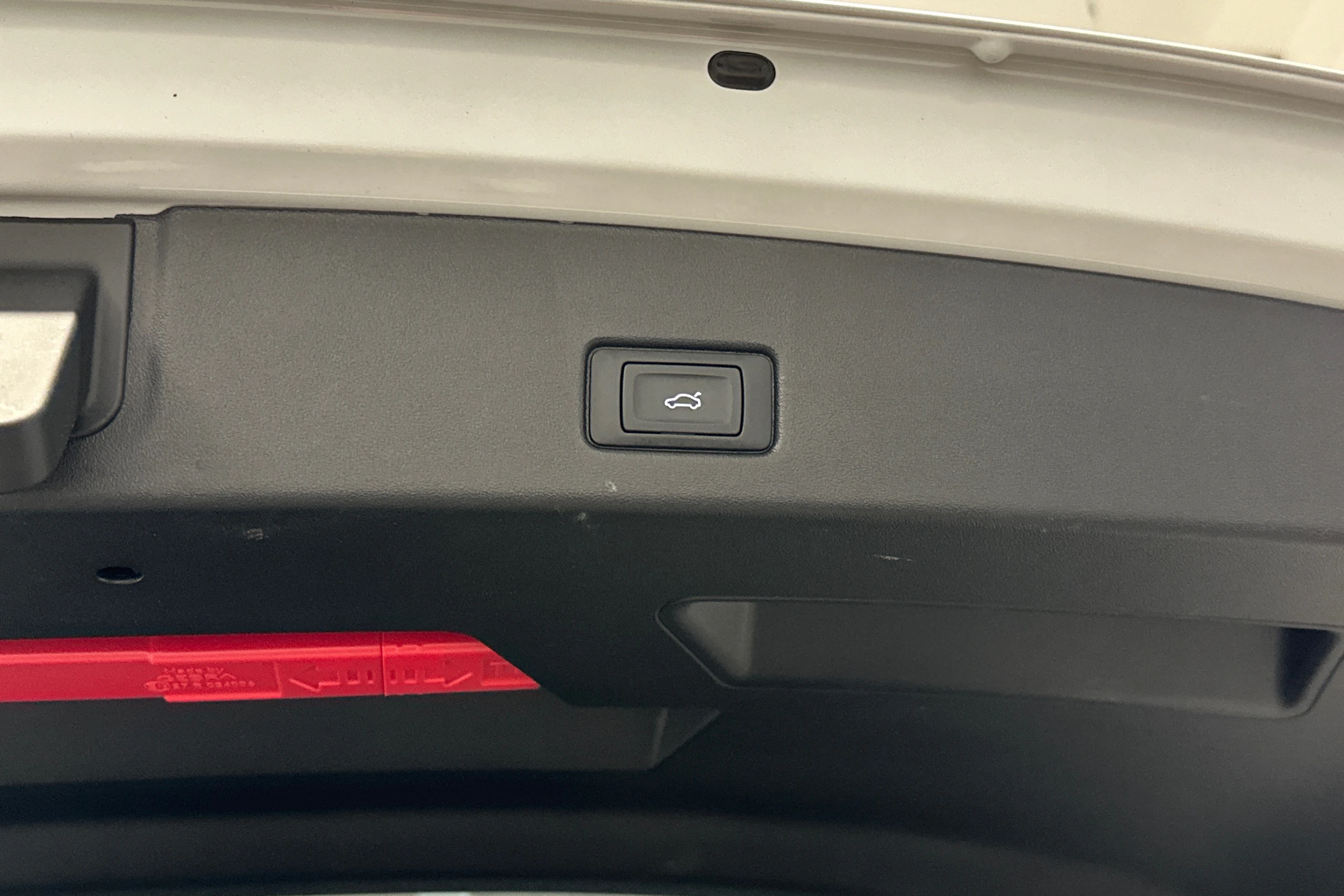 valkoinen Audi Q4 e-tron 2024 kuva 37.