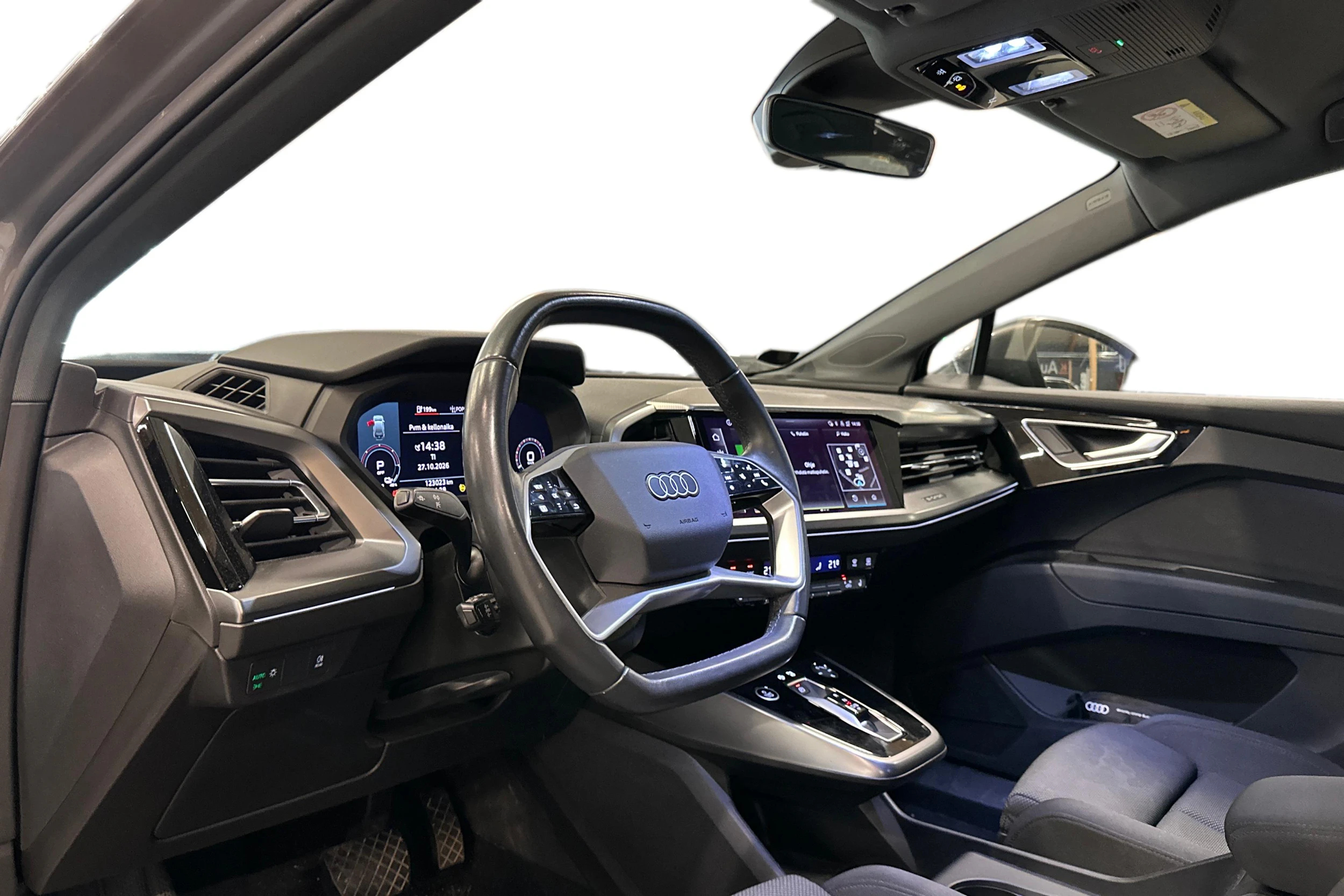 harmaa Audi Q4 e-tron 2024 kuva 3.