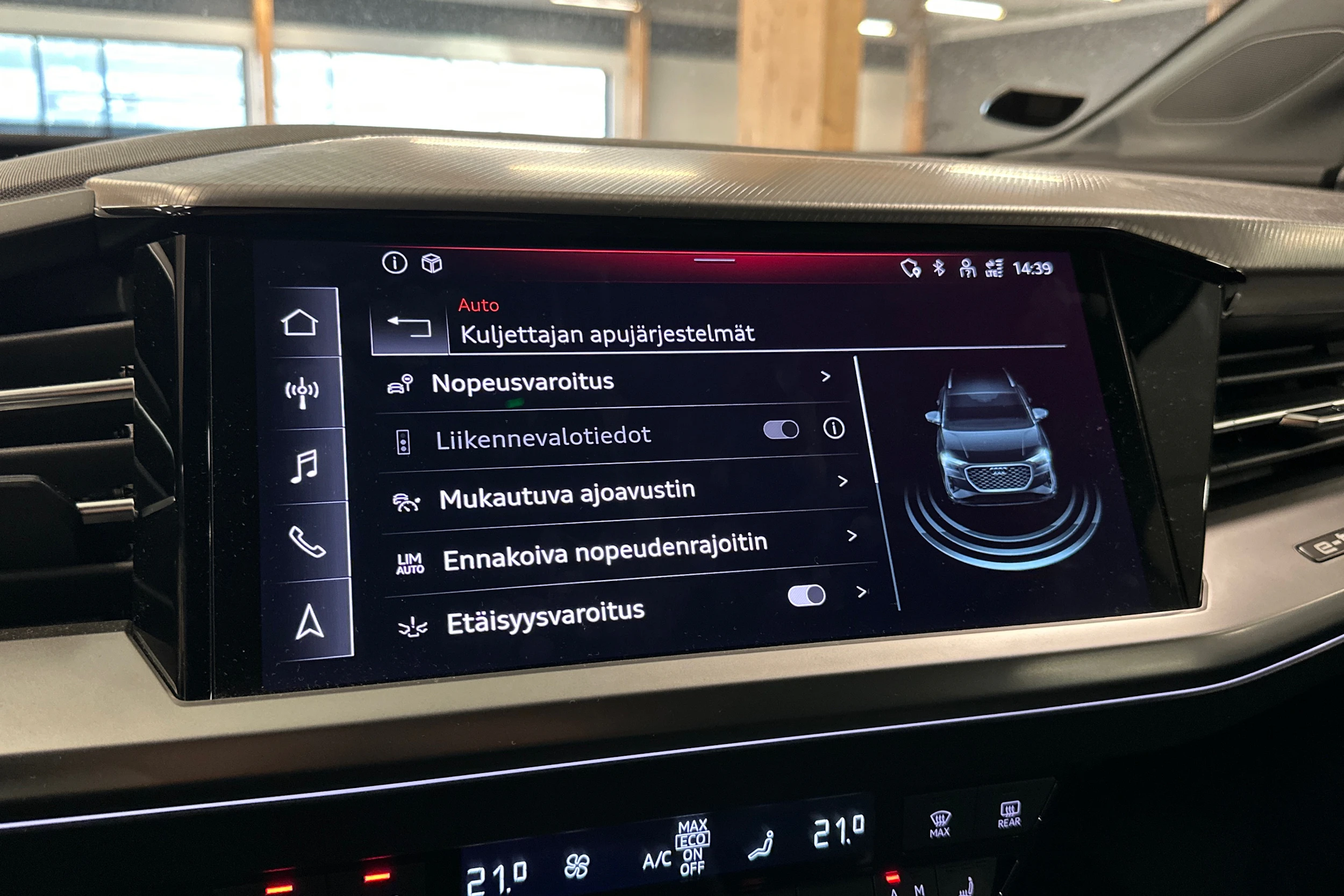 harmaa Audi Q4 e-tron 2024 kuva 6.