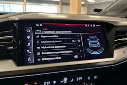 harmaa Audi Q4 e-tron 2024 kuva 6.