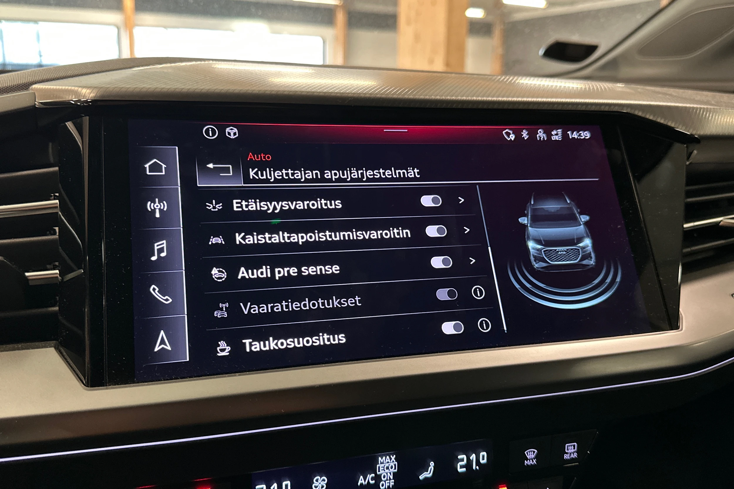 harmaa Audi Q4 e-tron 2024 kuva 7.