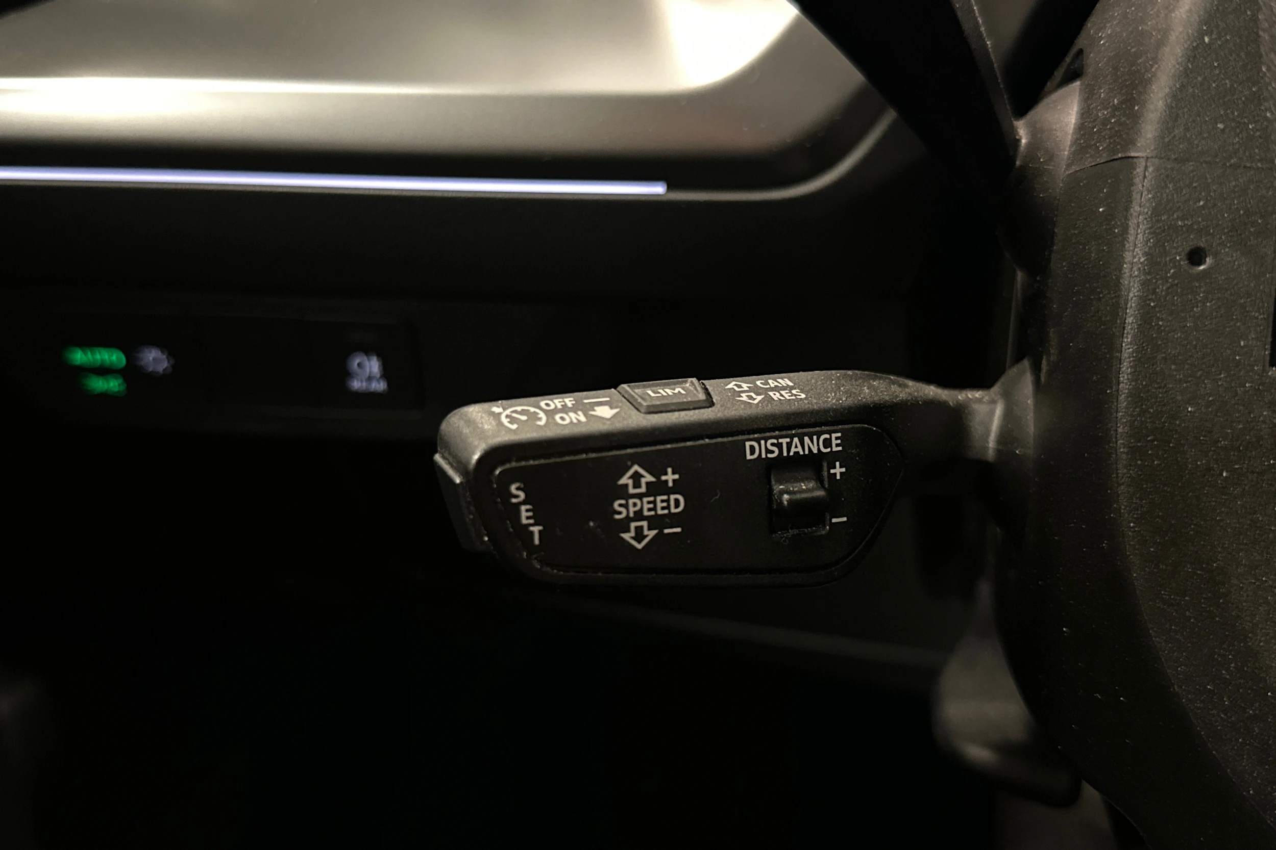 harmaa Audi Q4 e-tron 2024 kuva 8.