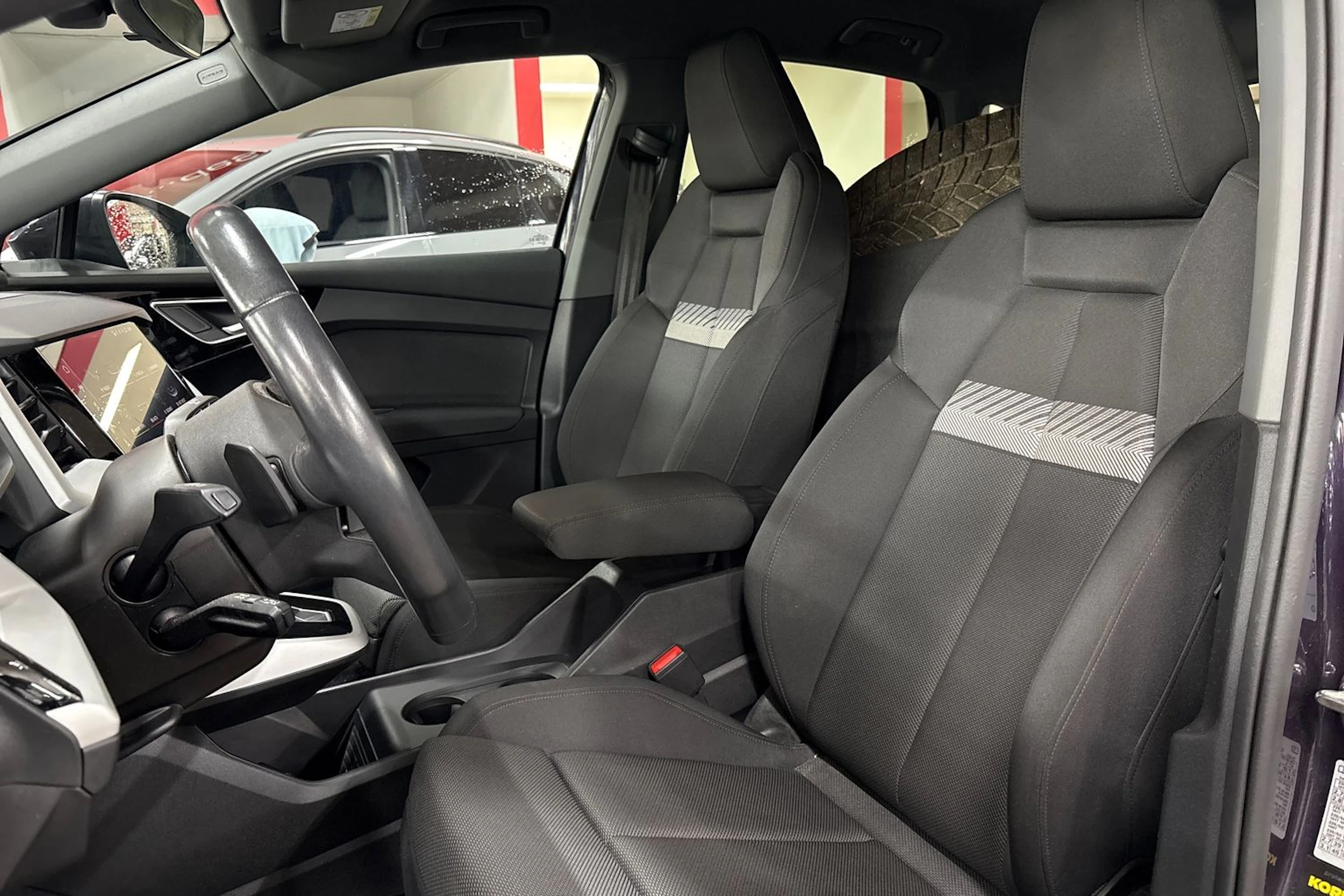 violetti Audi Q4 e-tron 2024 kuva 4.