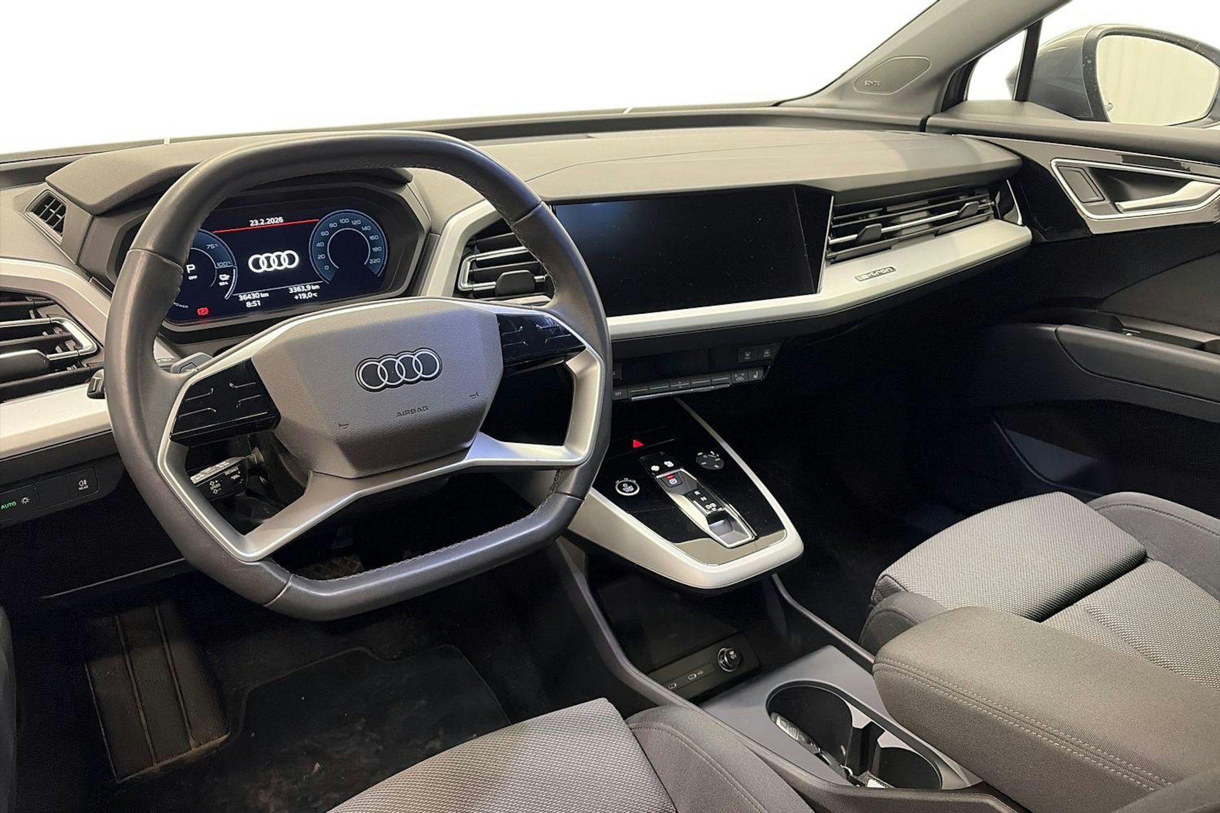 harmaa Audi Q4 e-tron 2024 kuva 7.