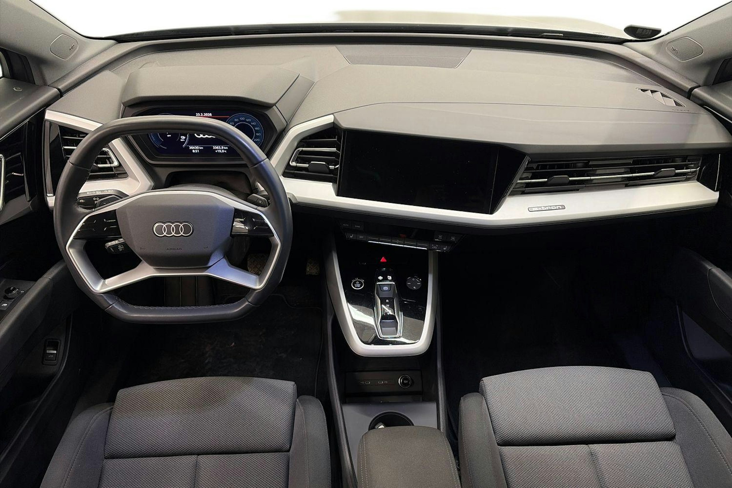 harmaa Audi Q4 e-tron 2024 kuva 9.