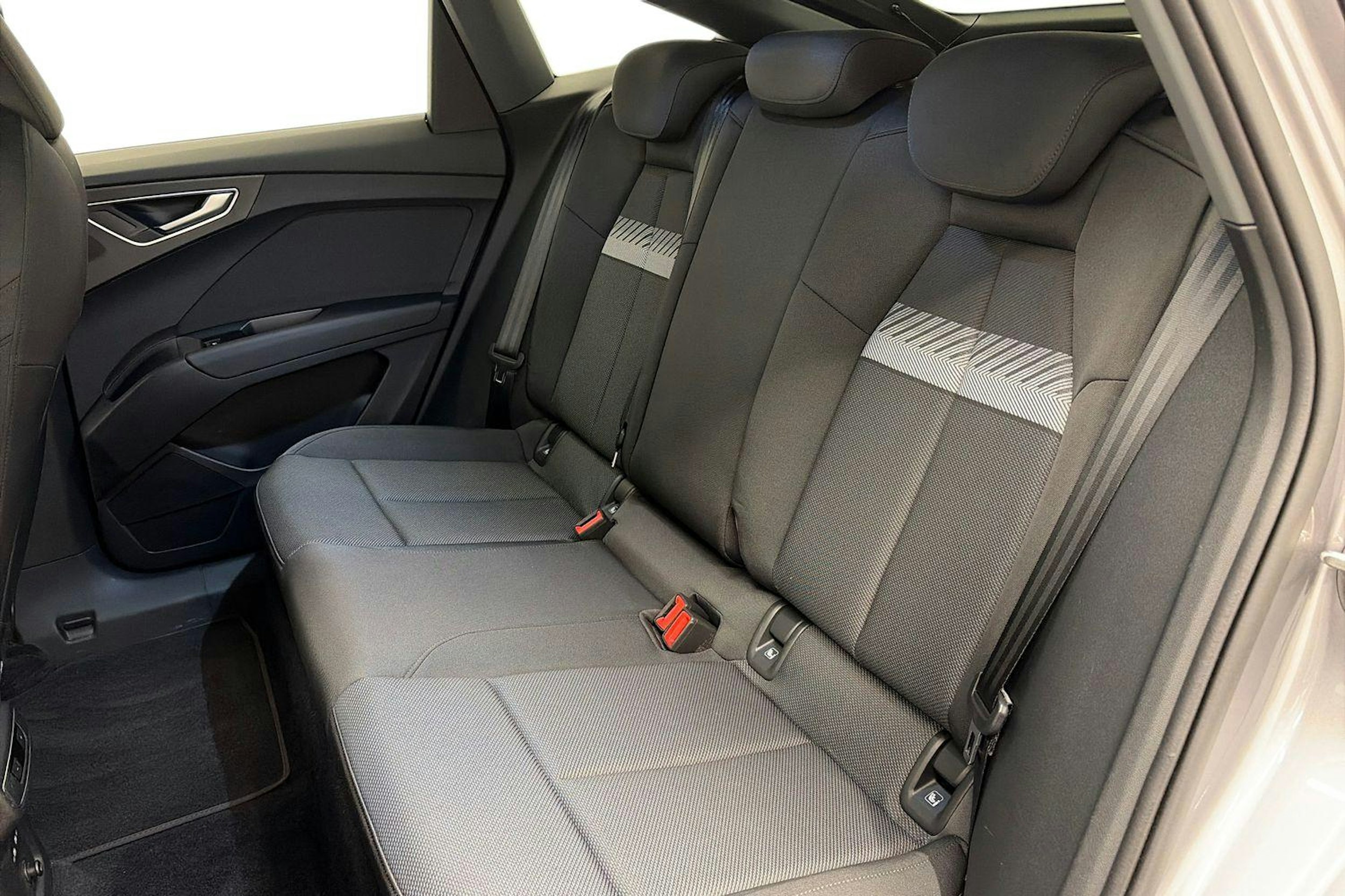harmaa Audi Q4 e-tron 2024 kuva 10.
