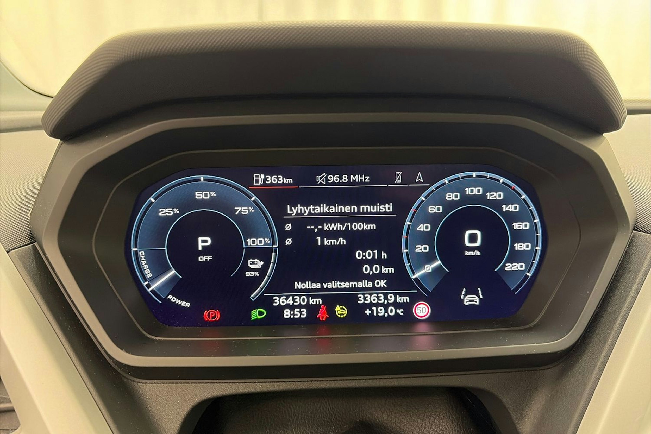 harmaa Audi Q4 e-tron 2024 kuva 17.