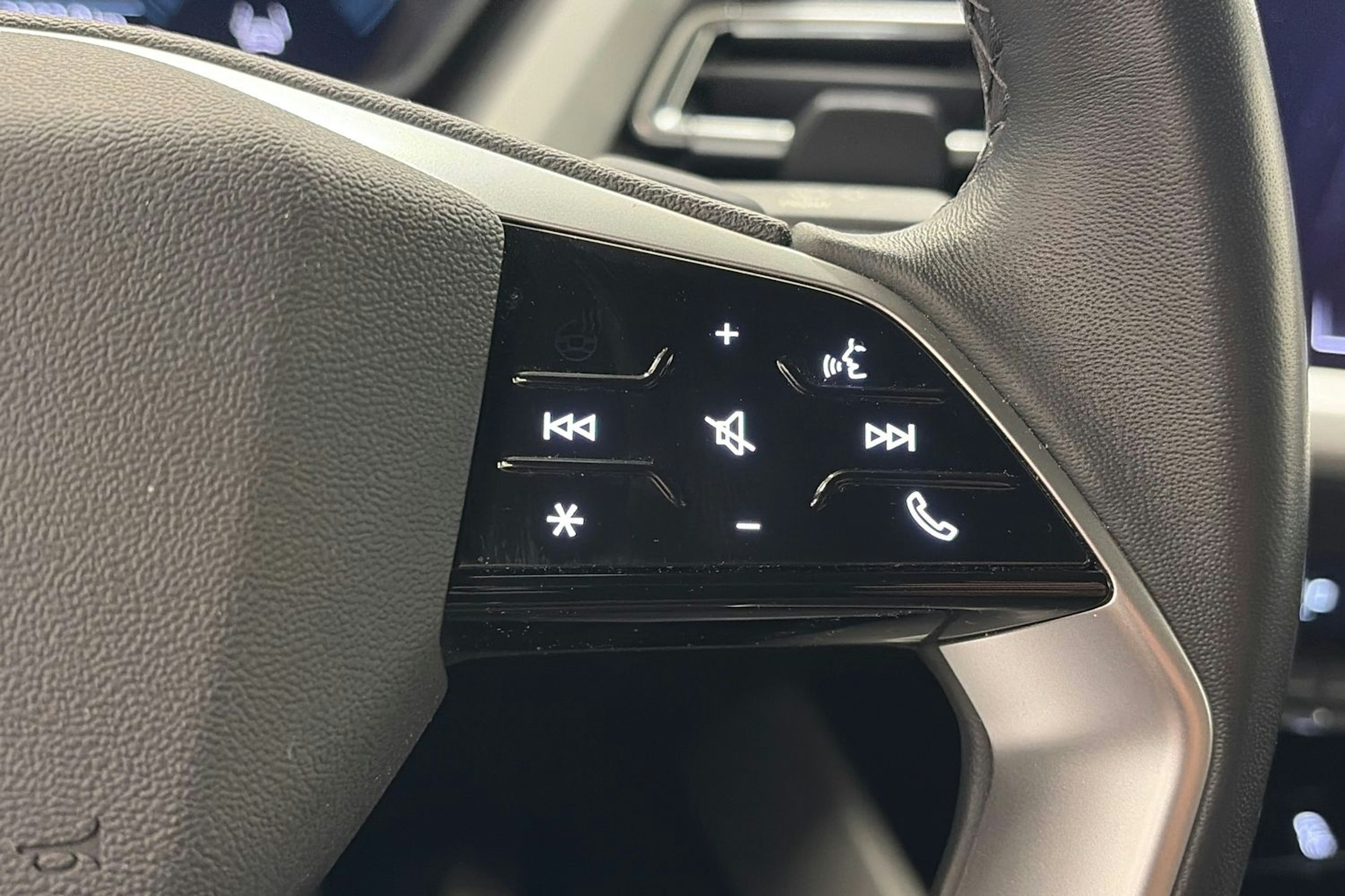 harmaa Audi Q4 e-tron 2024 kuva 19.