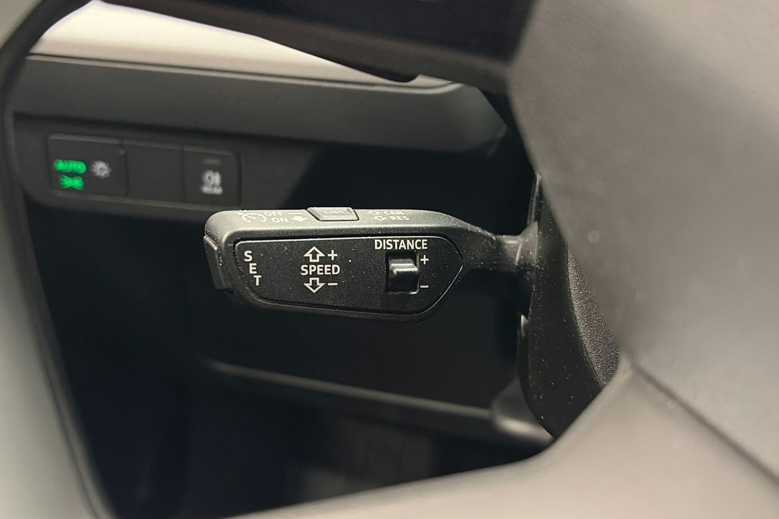 harmaa Audi Q4 e-tron 2024 kuva 20.