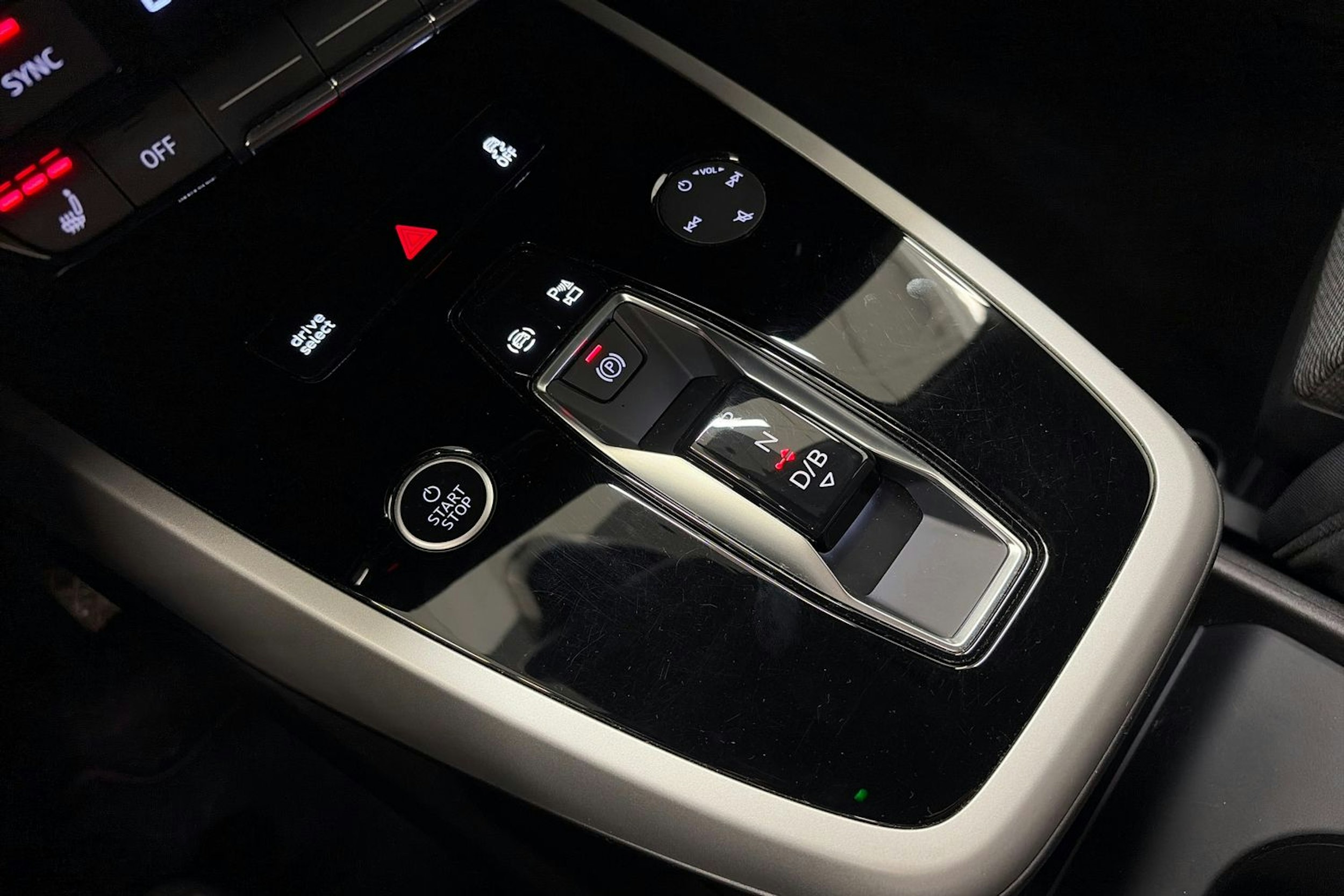 harmaa Audi Q4 e-tron 2024 kuva 28.