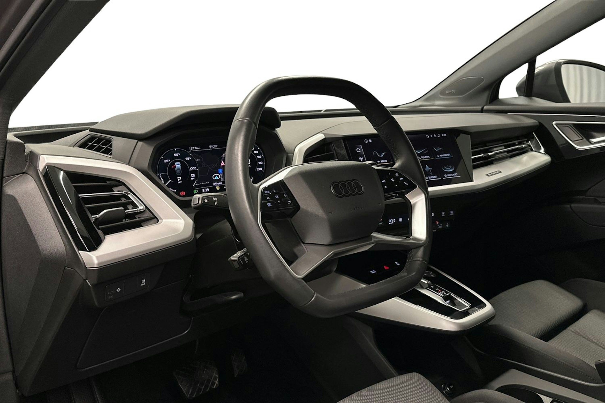 harmaa Audi Q4 e-tron 2024 kuva 7.